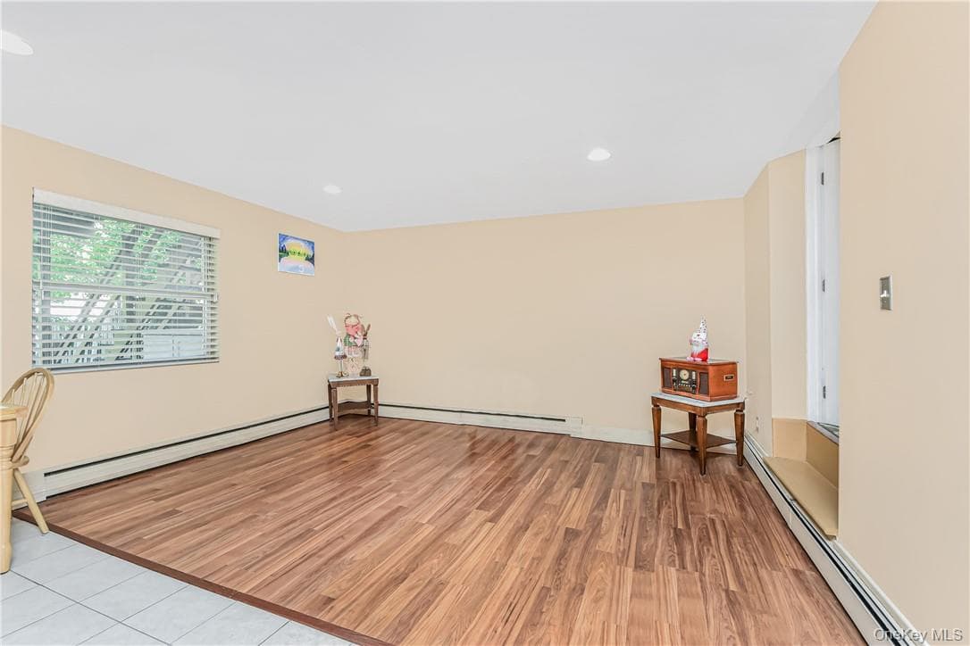 1008 Balcom Avenue thumbnail 7