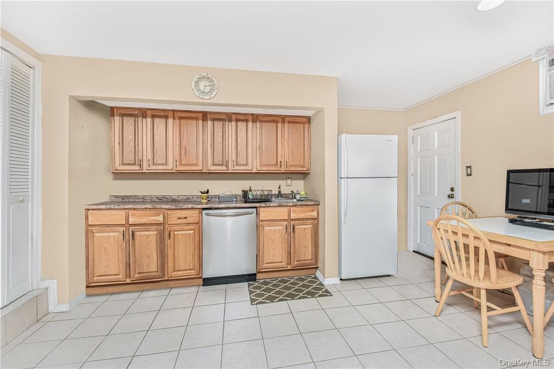 1008 Balcom Avenue thumbnail 12