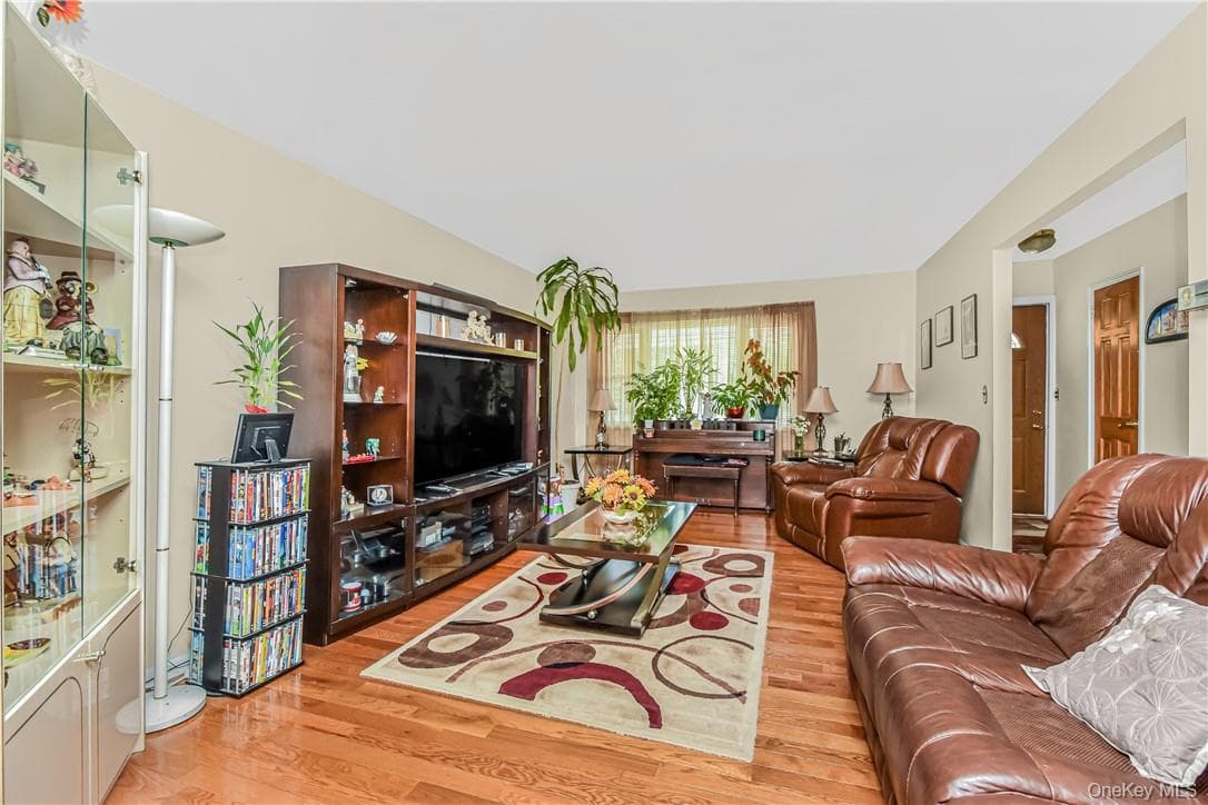 1008 Balcom Avenue thumbnail 2