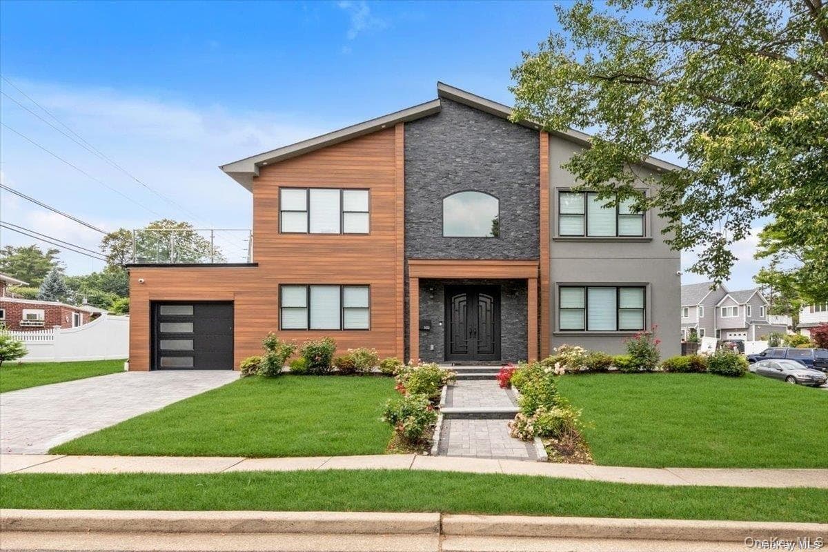 102 Kate Drive, New Hyde Park