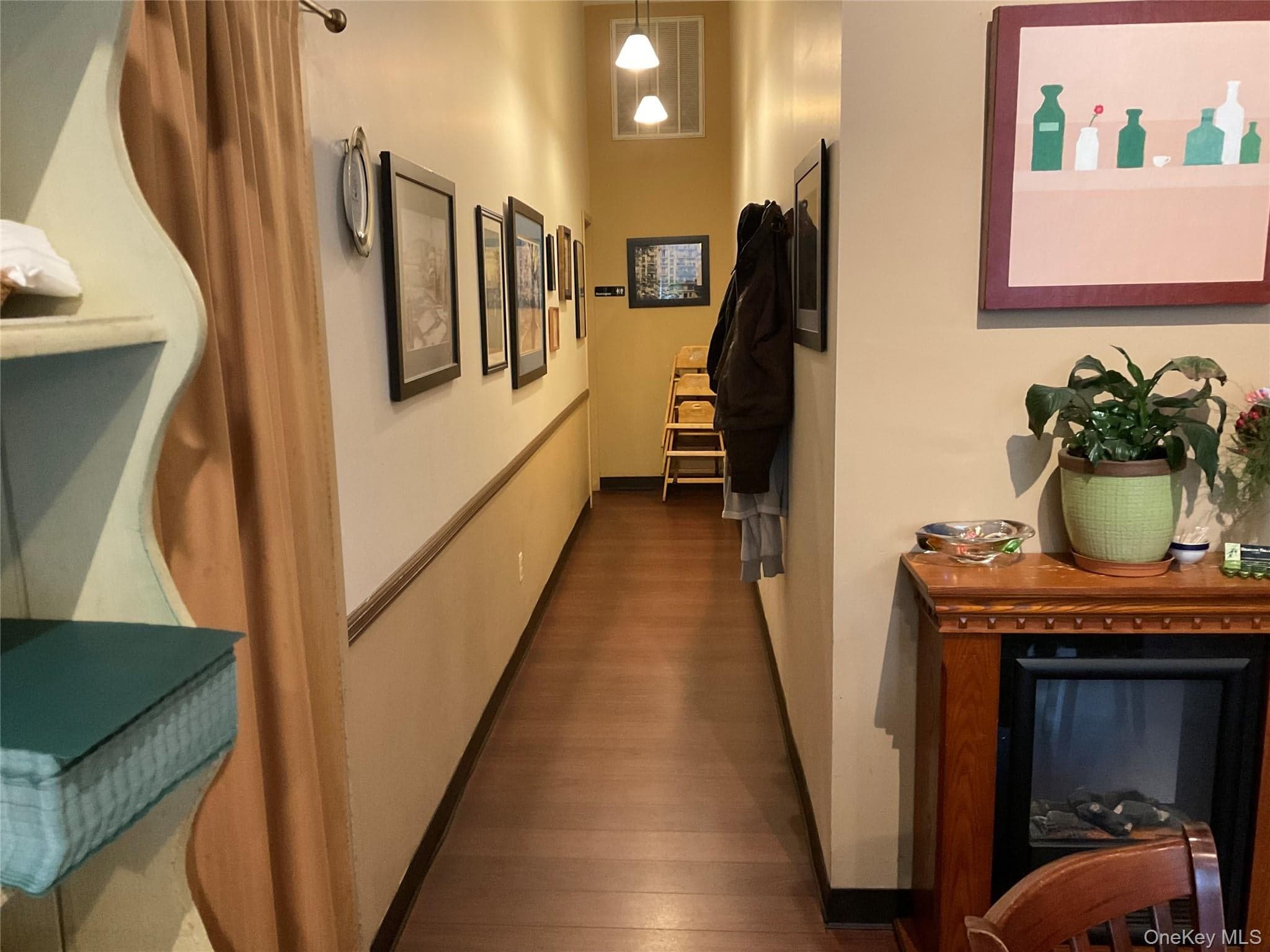 472 Main Street thumbnail 12