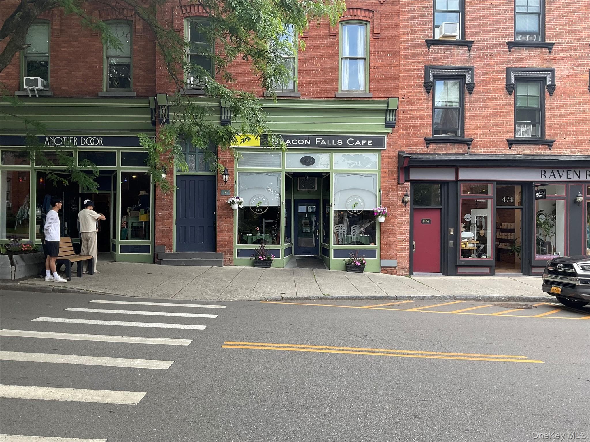 472 Main Street thumbnail 4