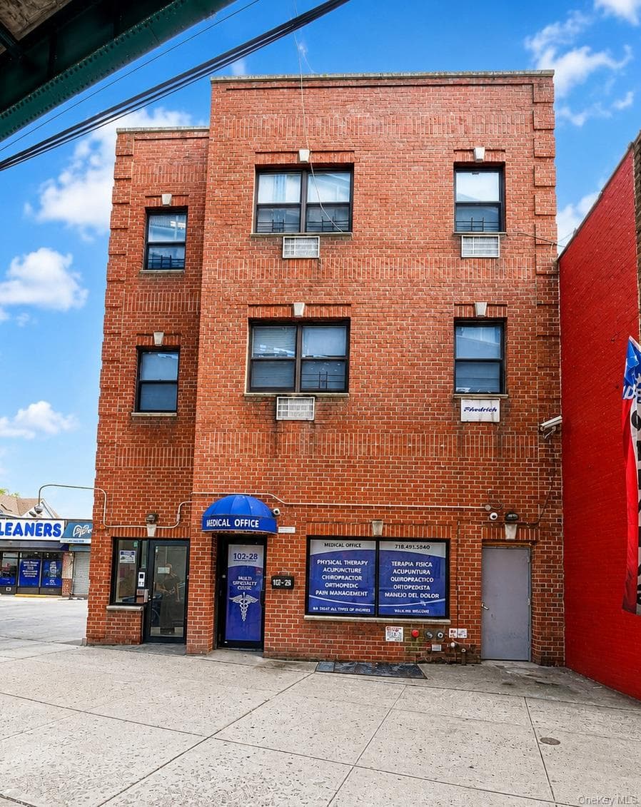 10228 Jamaica Avenue, Richmond Hill