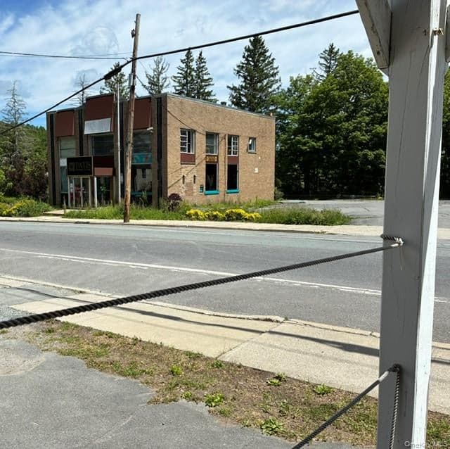 13 Broadway, Woodridge