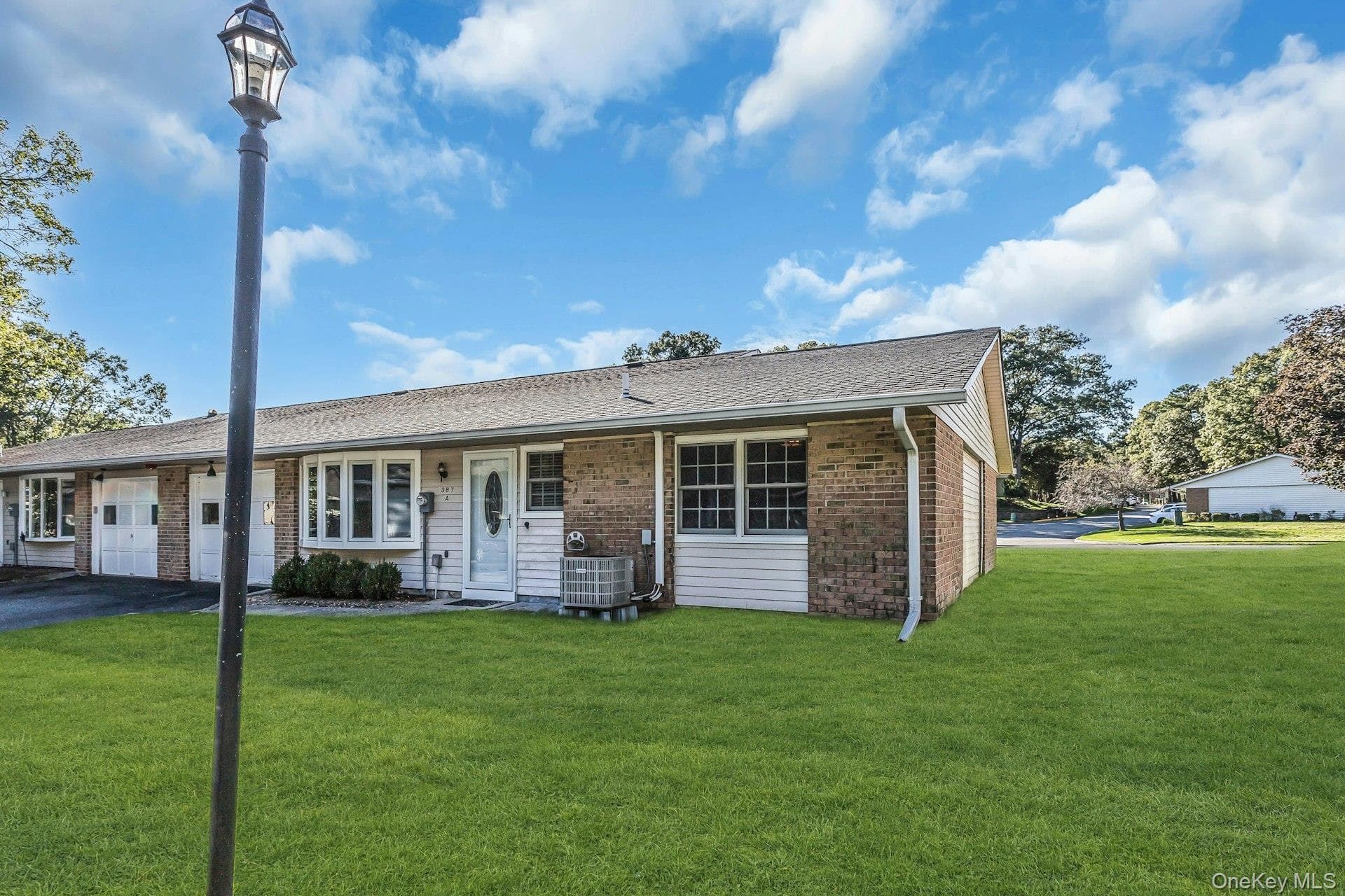387 Woodbridge Drive Unit: A thumbnail 4