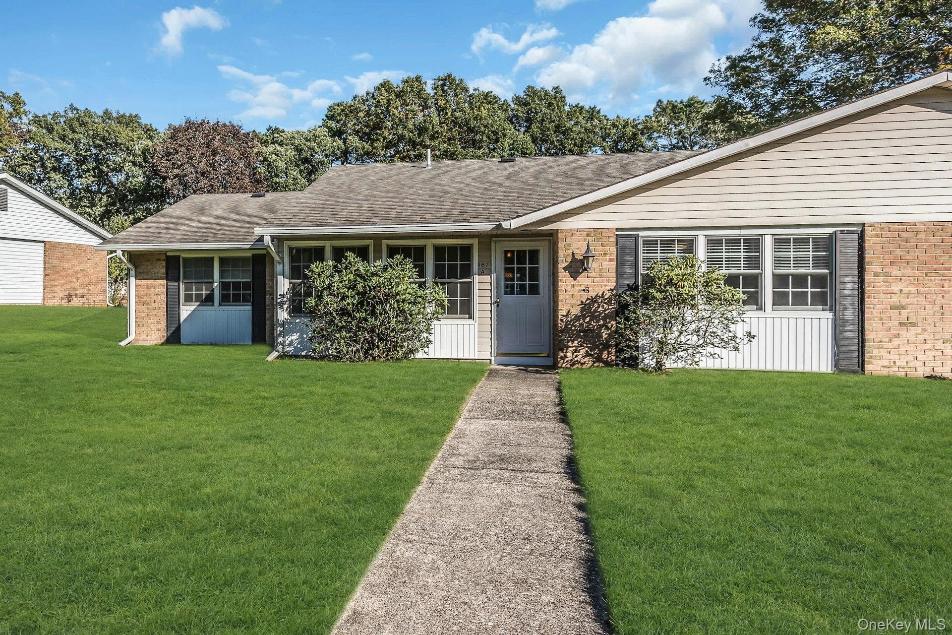 387 Woodbridge Drive Unit: A thumbnail 2