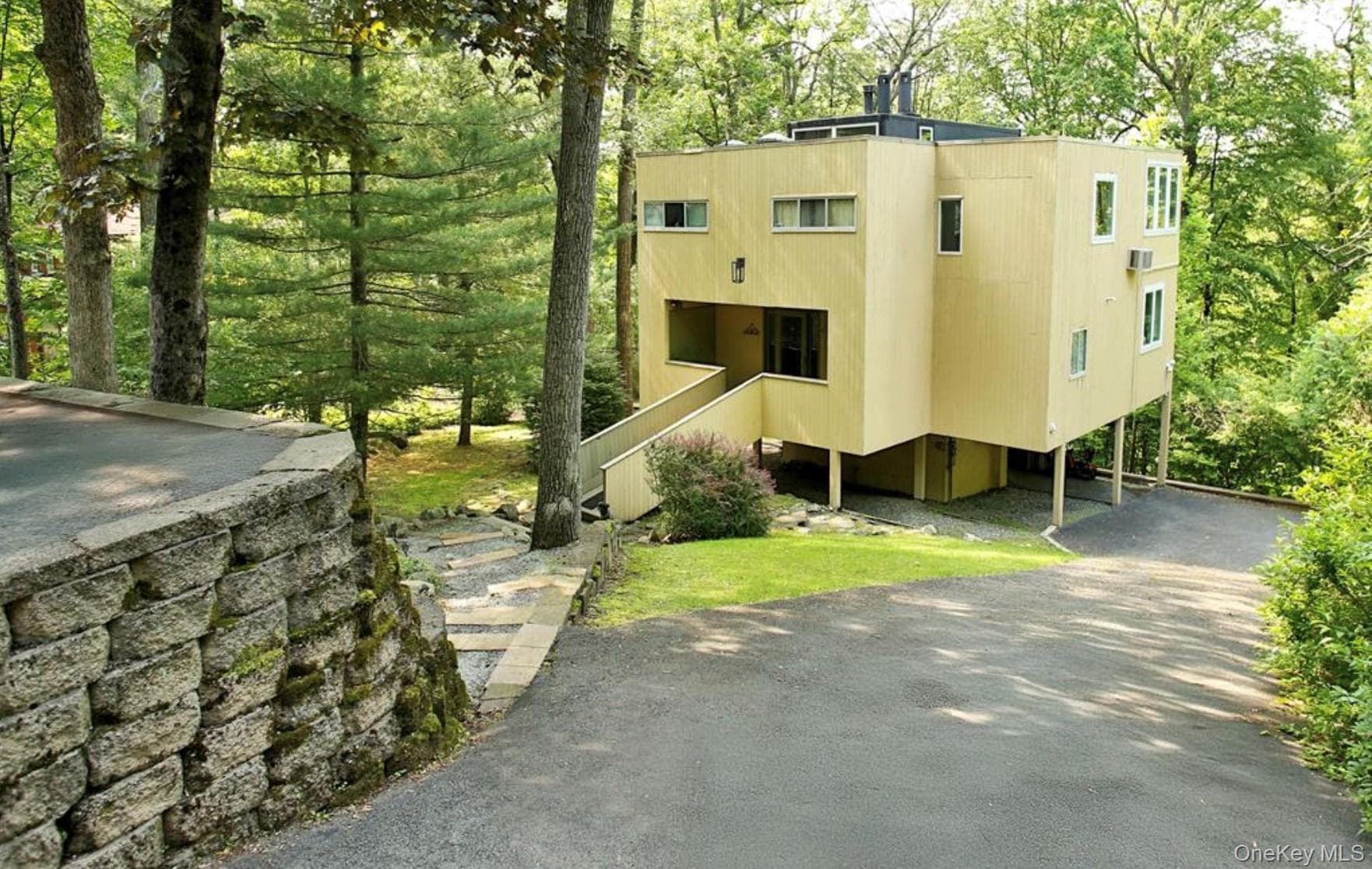 162 Fawn Hill Road photo 1