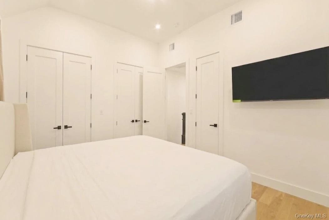 1173 E 43rd Street thumbnail 10