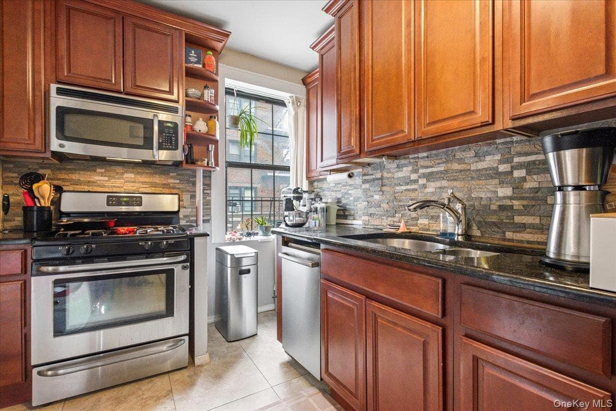 68-12 Burns Street Unit: B2 thumbnail 16
