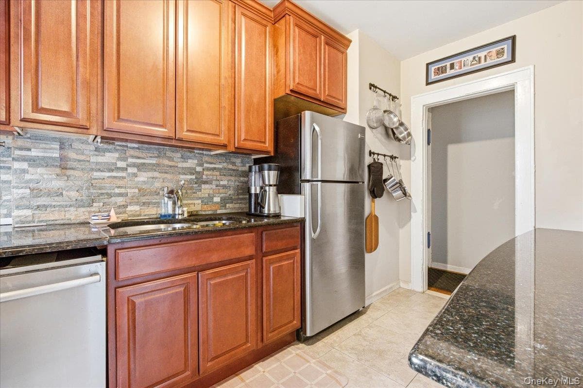 68-12 Burns Street Unit: B2 thumbnail 18