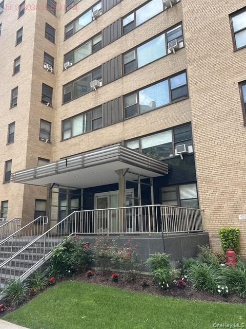 1 Fordham Hill Oval Unit: 12D photo 1