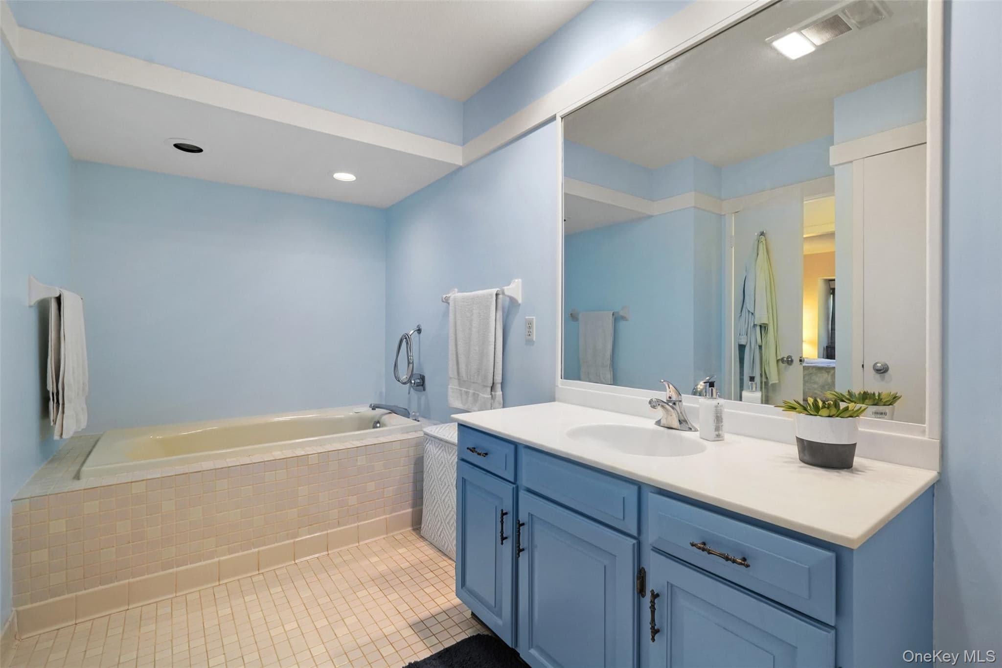 363 Heritage Hills Drive Unit: A thumbnail 13