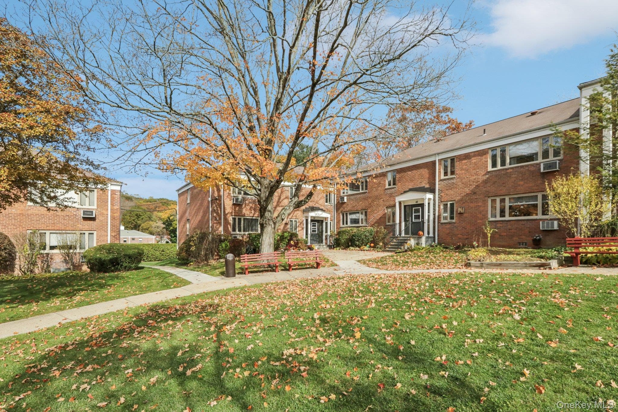 40 Lawrence Drive Unit: A thumbnail 2