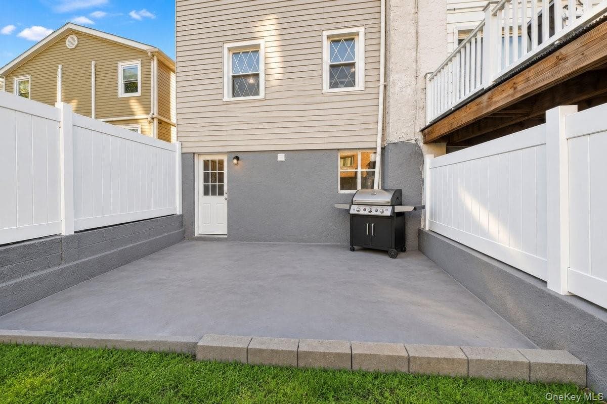 276 Swinton Avenue thumbnail 16