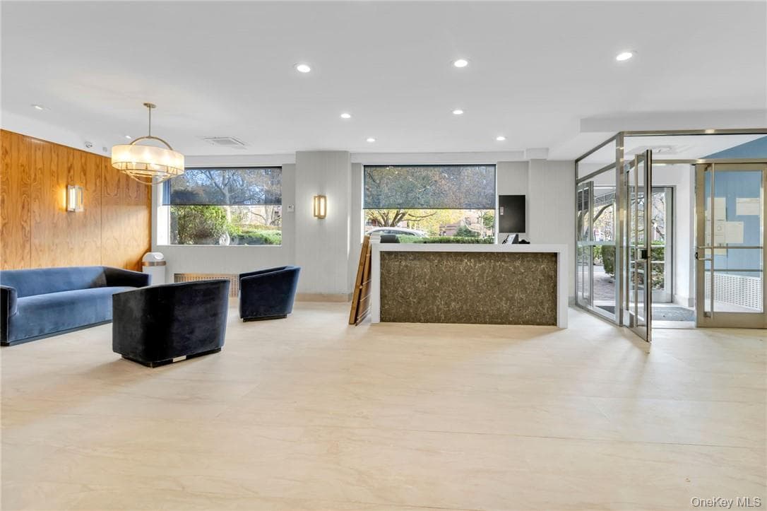 3935 Blackstone Avenue Unit: 5K thumbnail 15