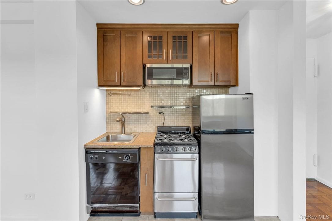 3935 Blackstone Avenue Unit: 5K thumbnail 10