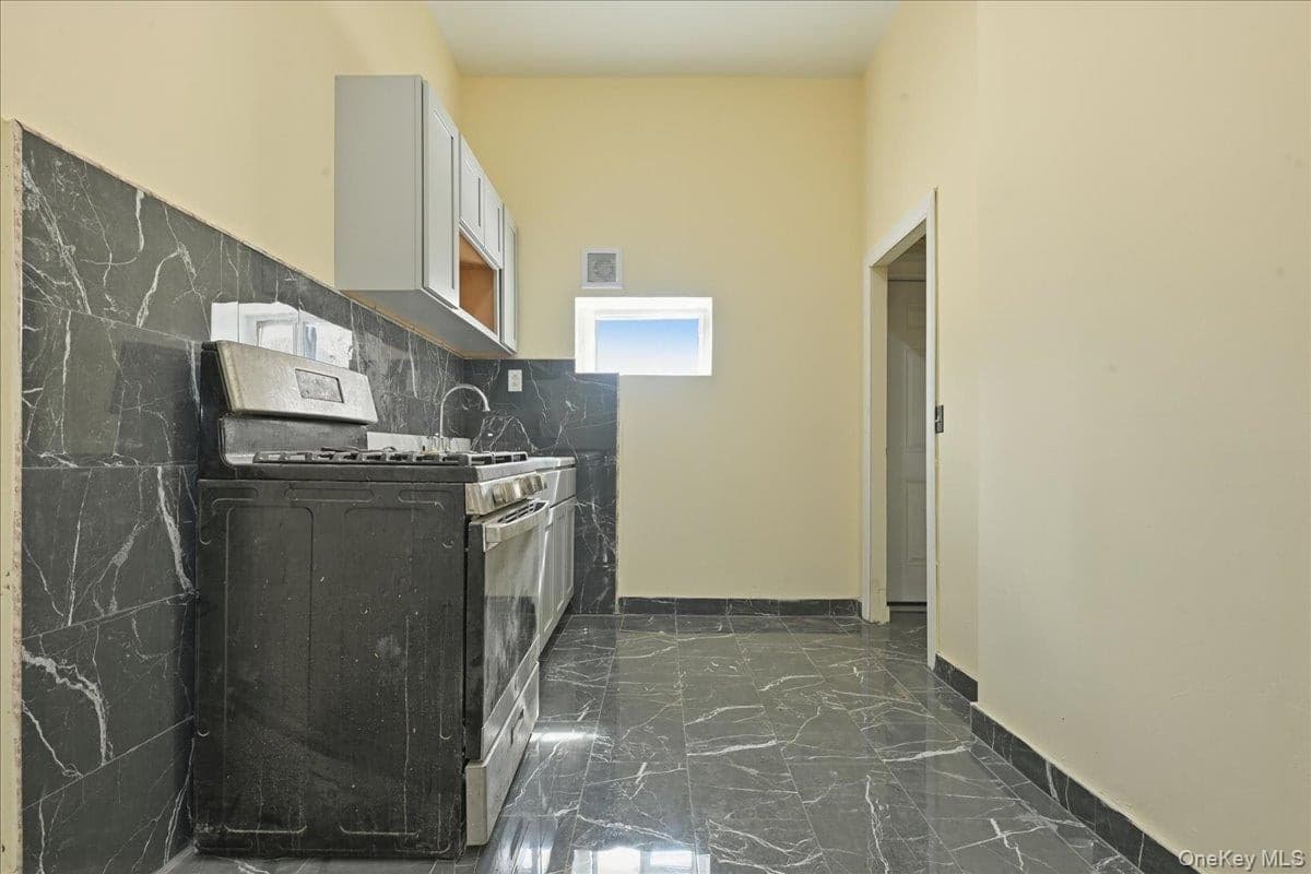 12610 Jamaica Avenue thumbnail 7