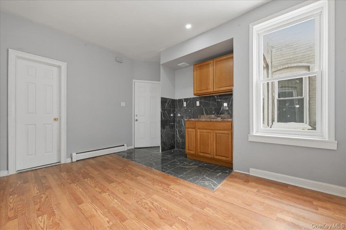 12610 Jamaica Avenue thumbnail 18