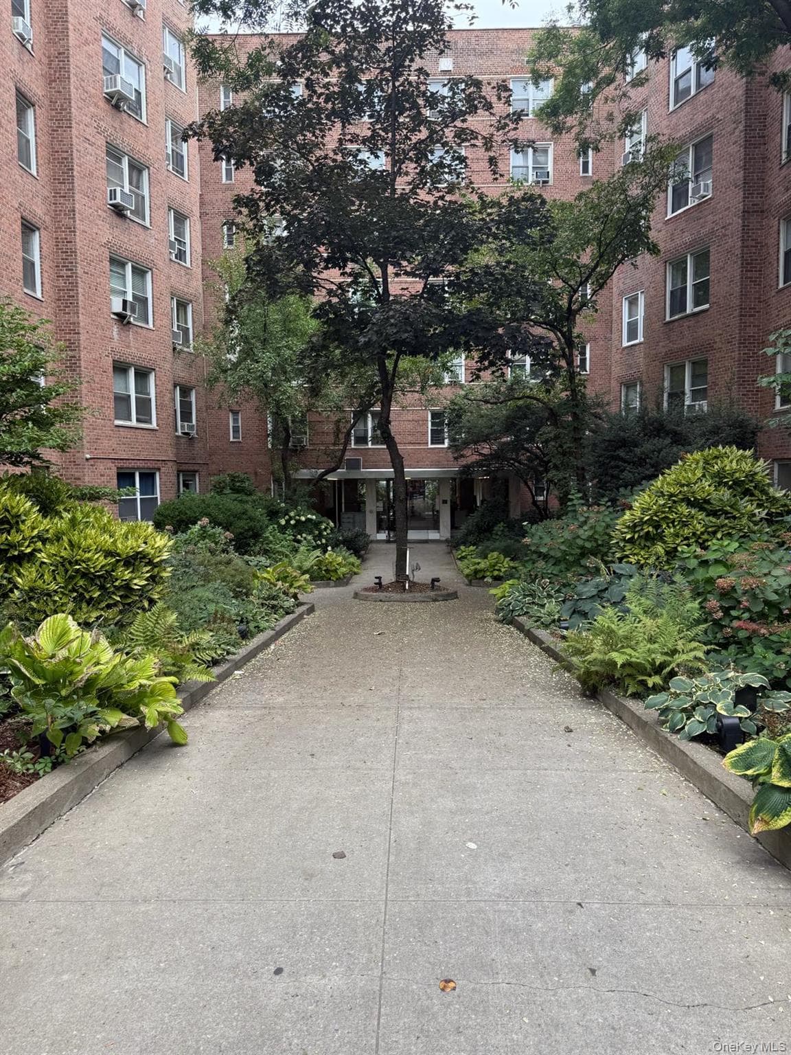 800 Grand Concourse Unit: LEN thumbnail 2