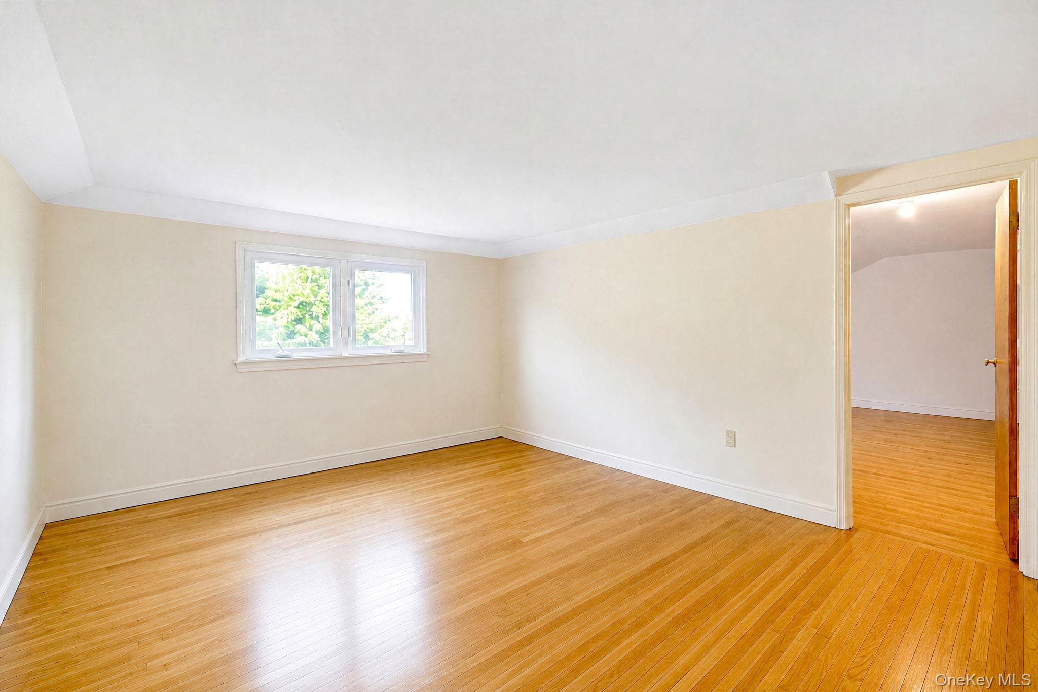 893 Gardiner Drive thumbnail 33
