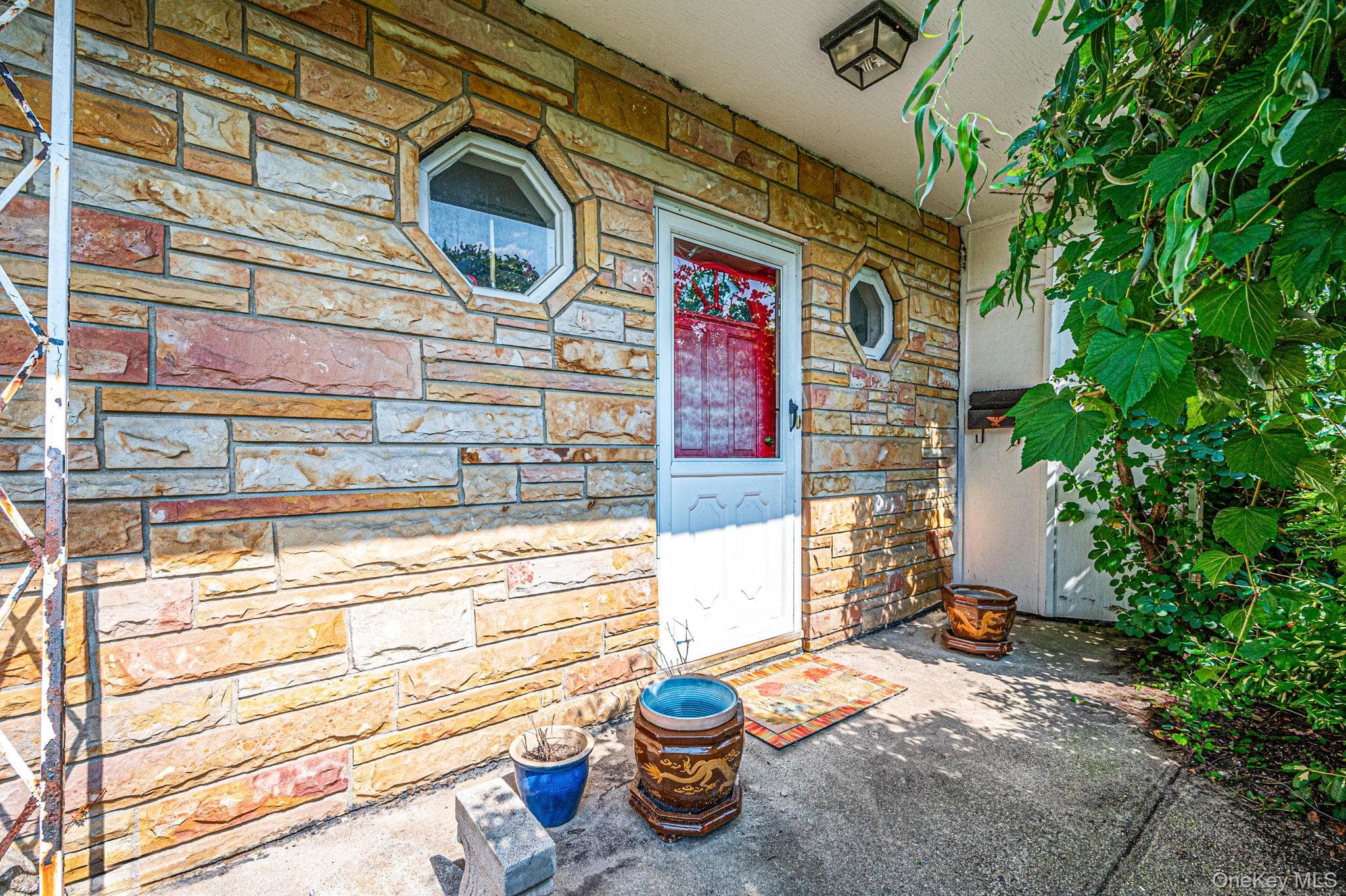893 Gardiner Drive thumbnail 4
