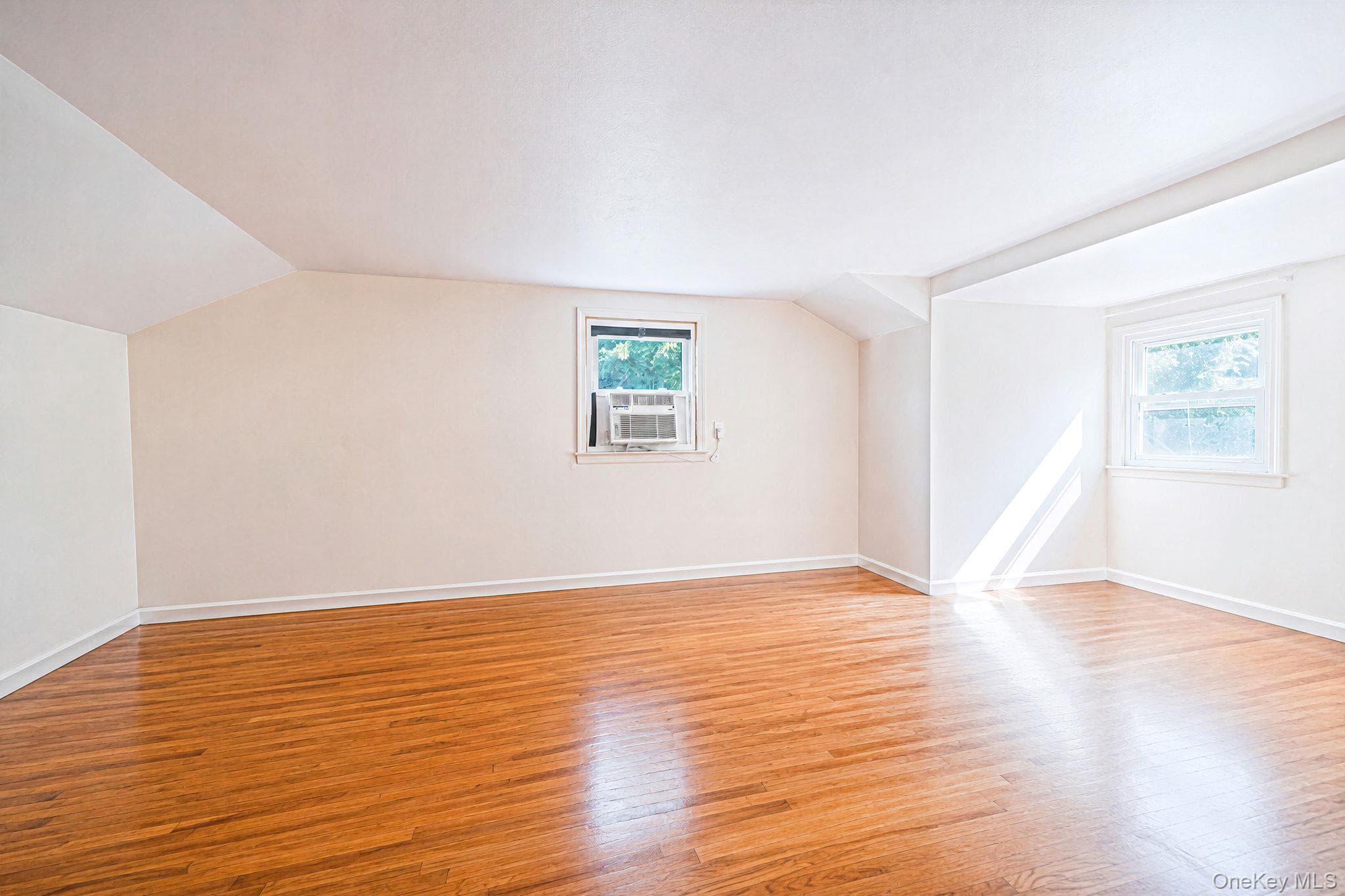 893 Gardiner Drive thumbnail 35