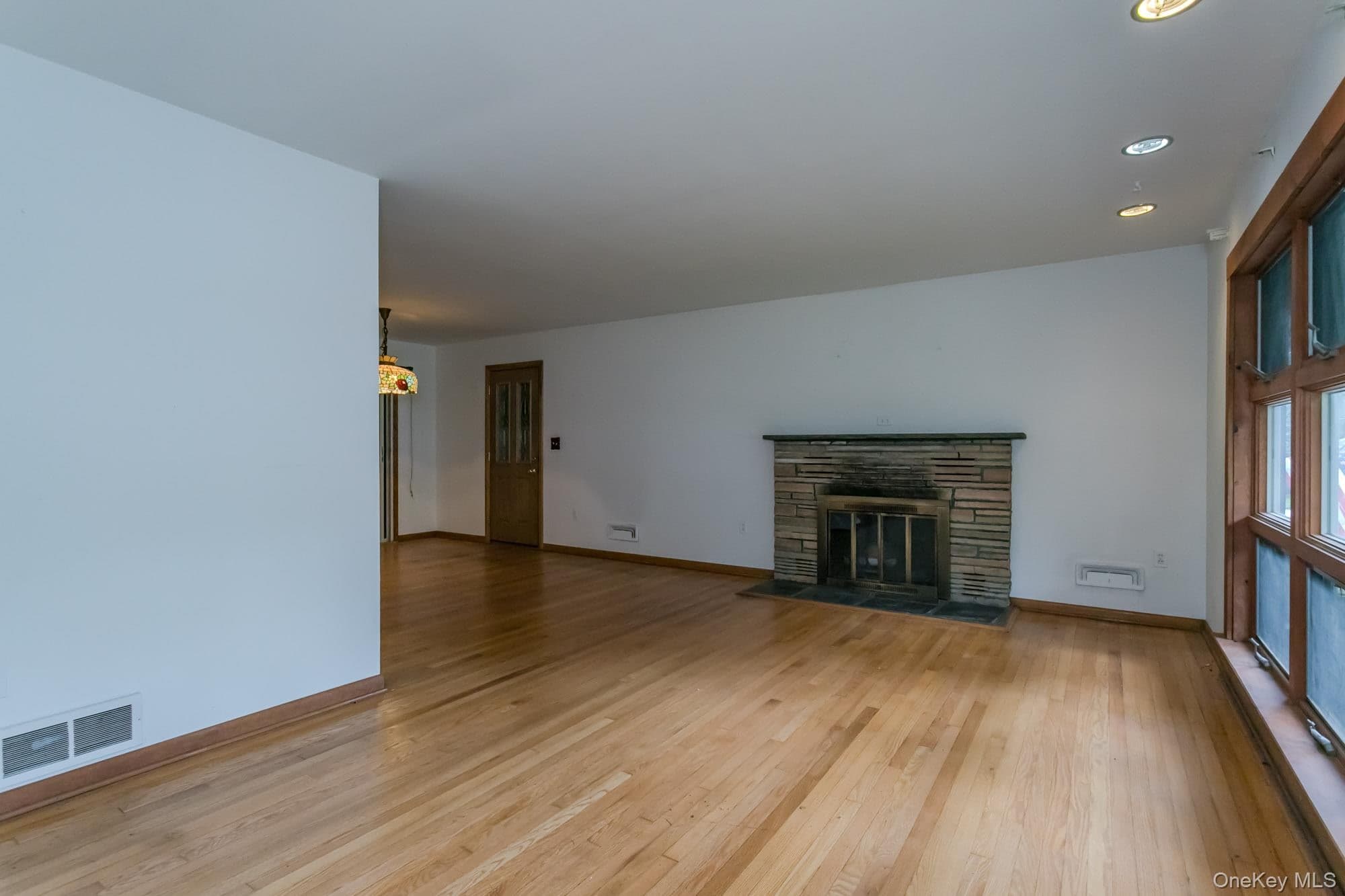 8 Crescent Avenue thumbnail 4