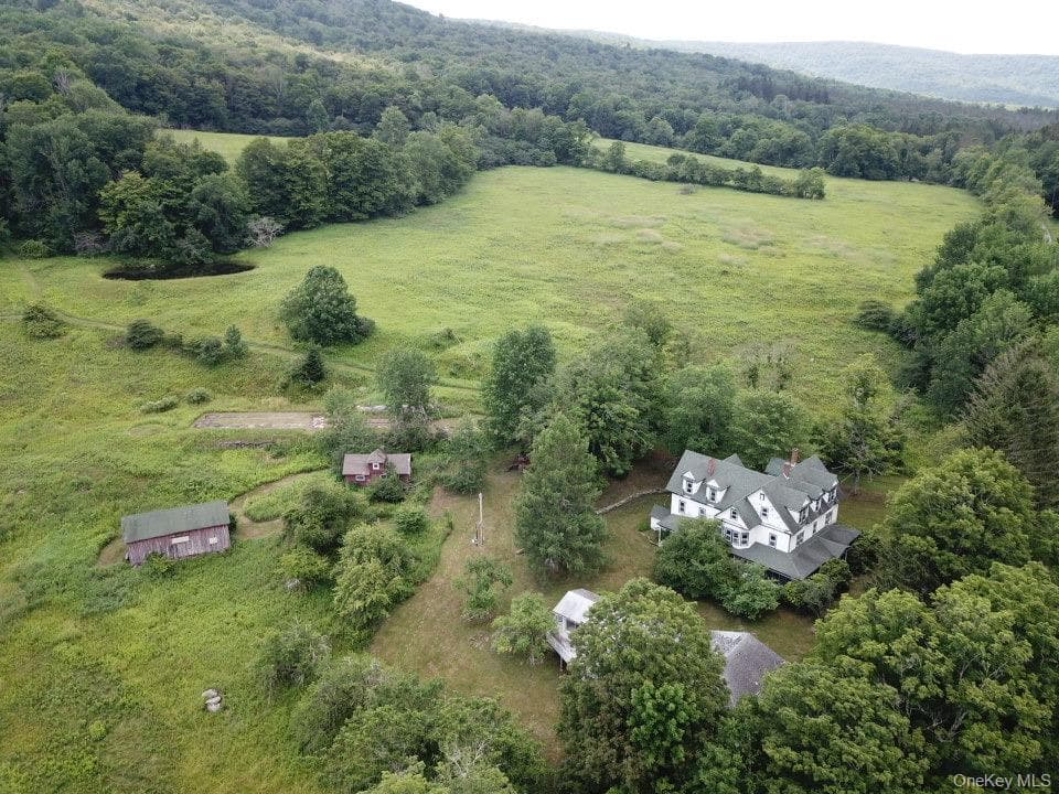 109 Mary Smith Hill Road thumbnail 3