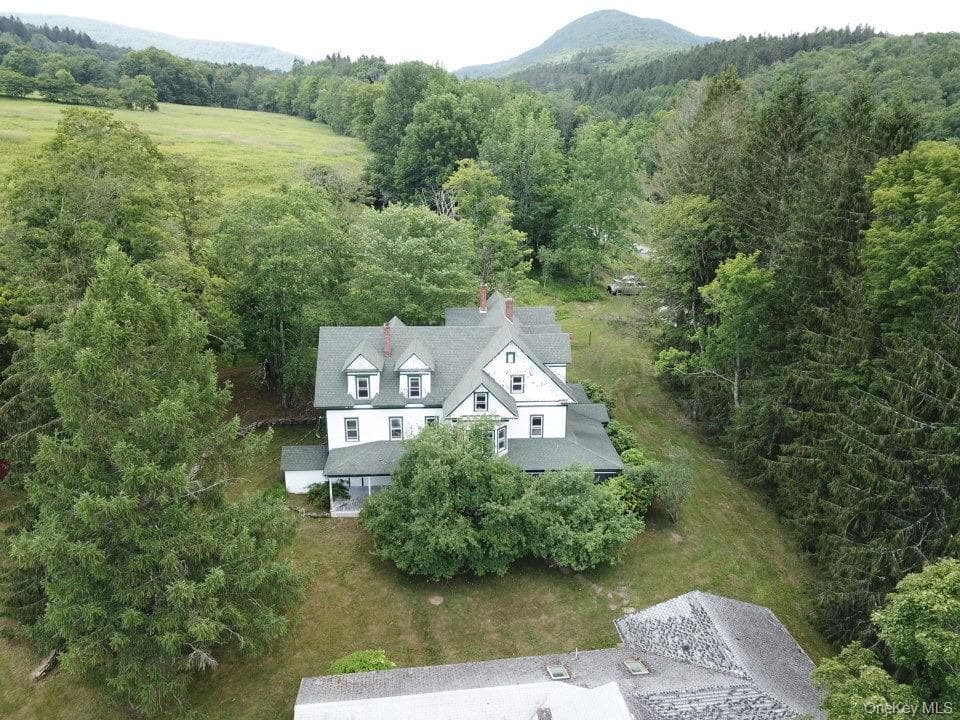 109 Mary Smith Hill Road thumbnail 2