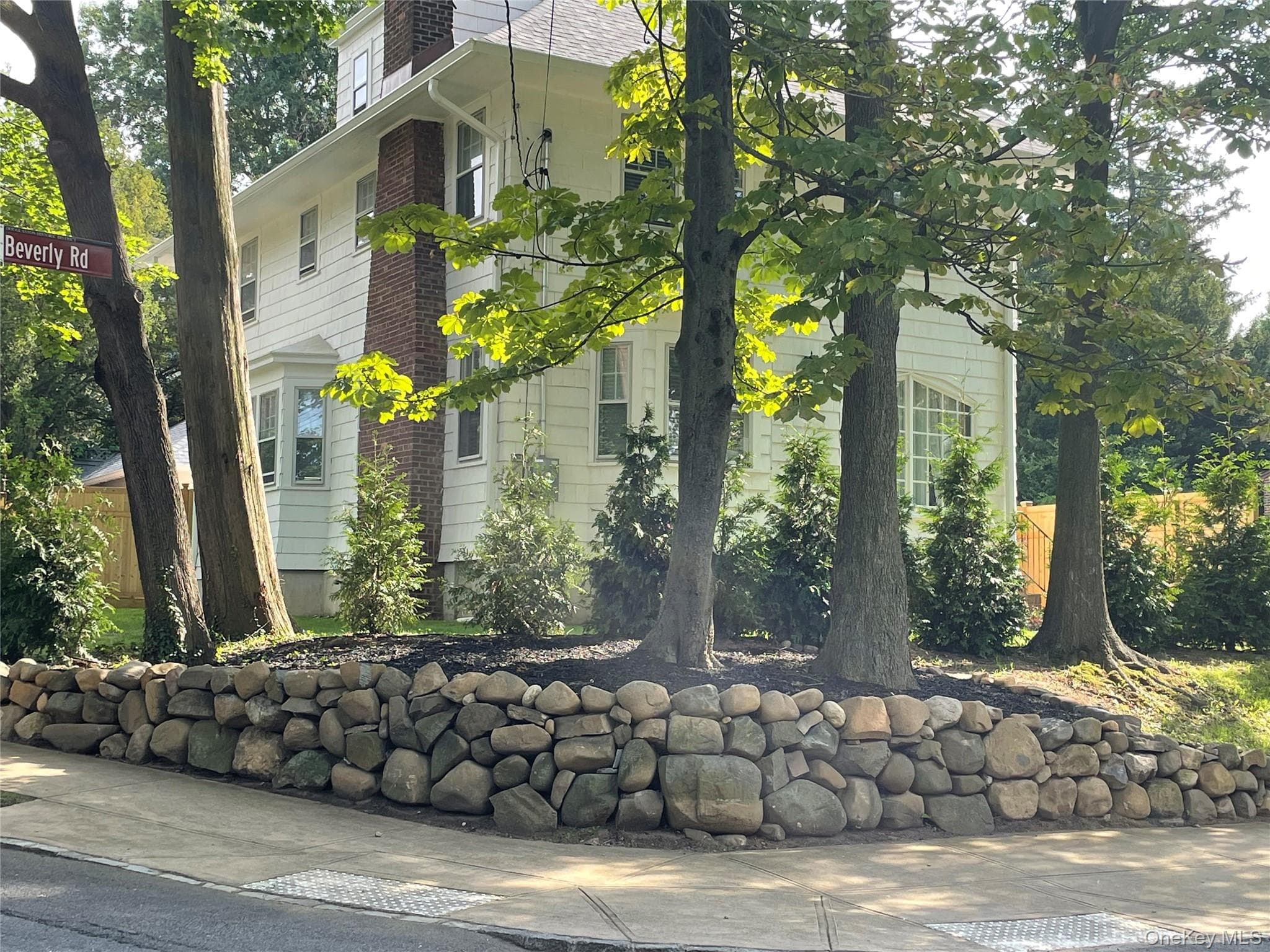 252 Beverly Road thumbnail 2