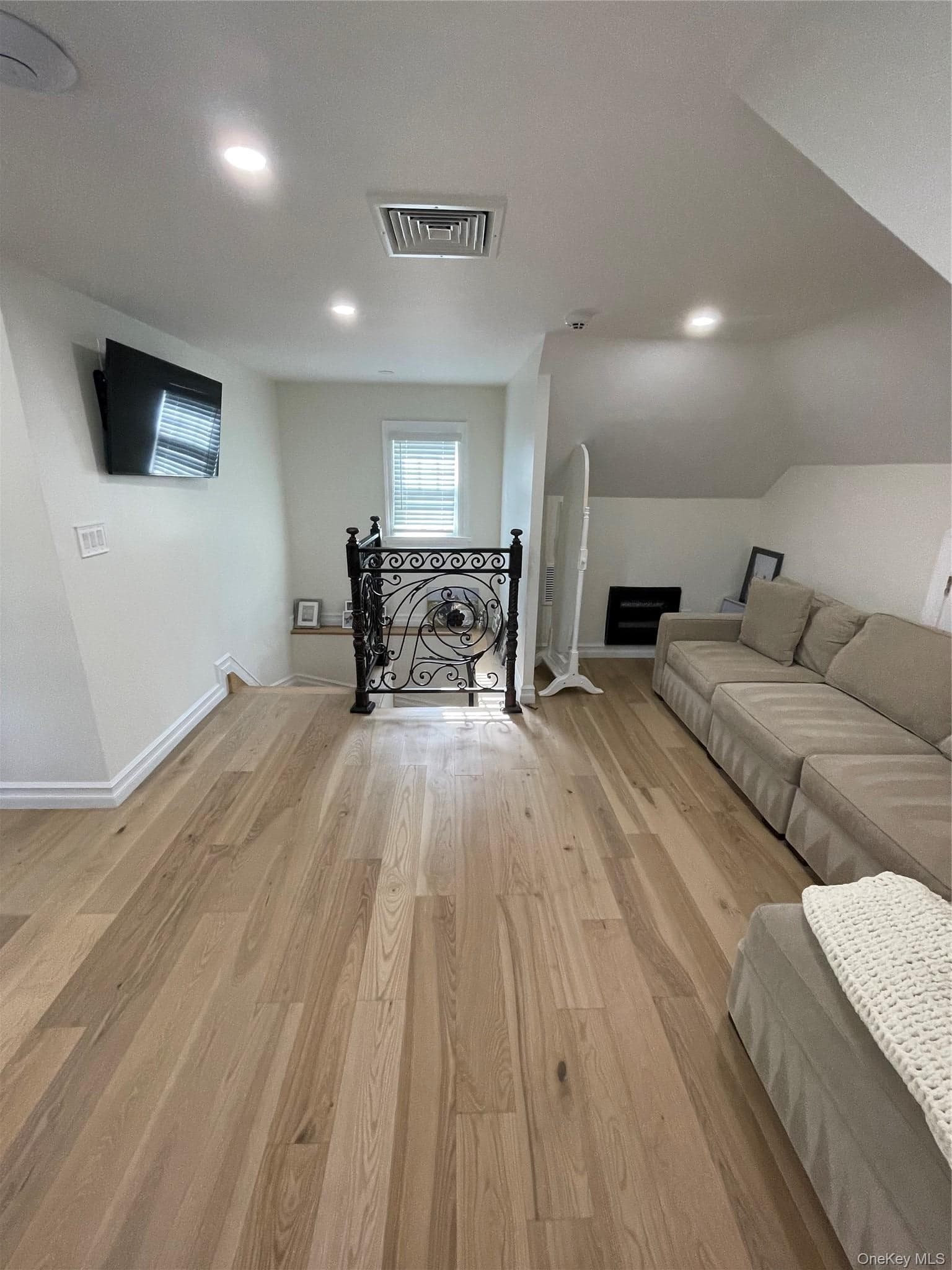 252 Beverly Road thumbnail 12