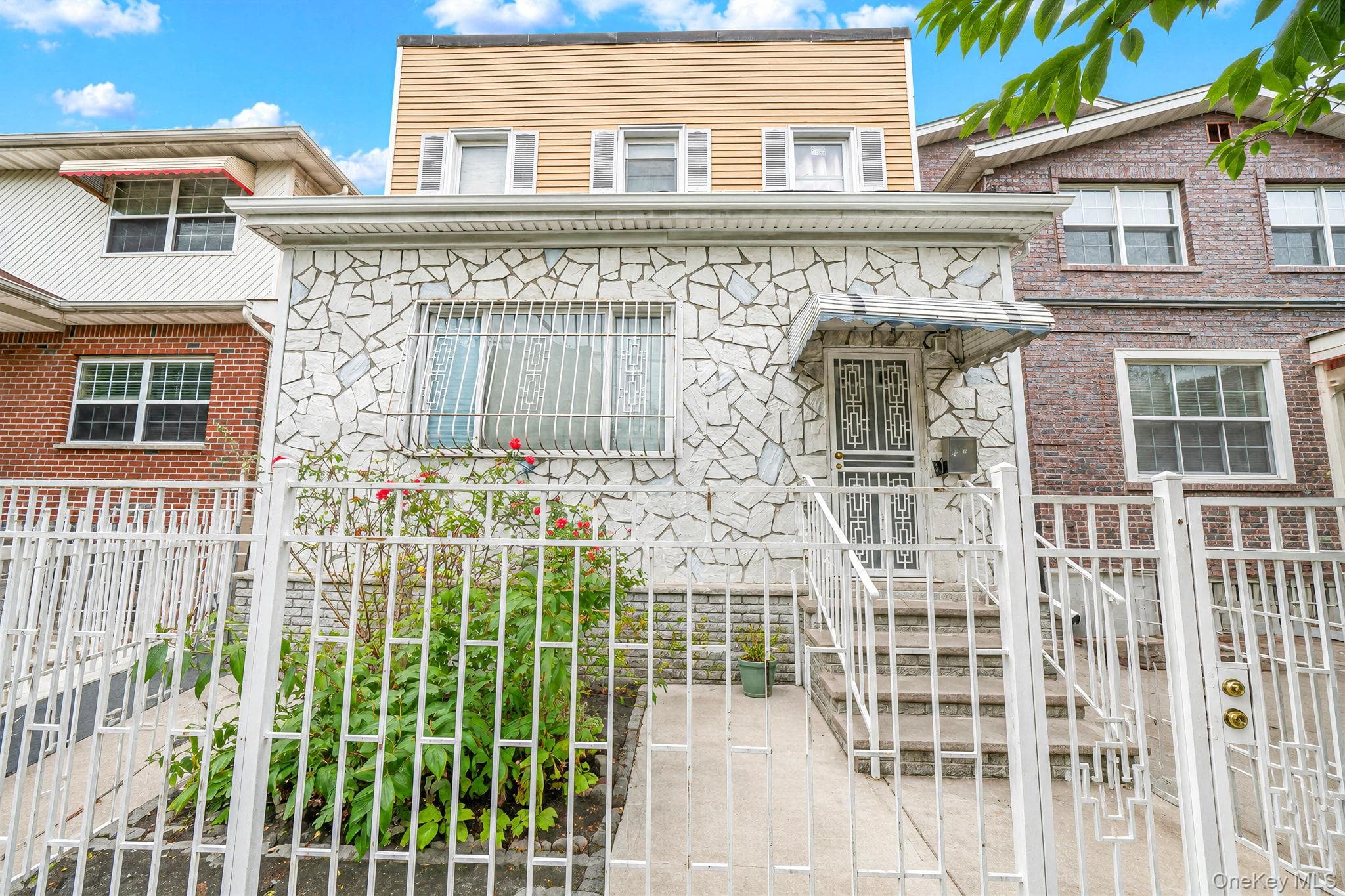 105 Hale Avenue photo 1