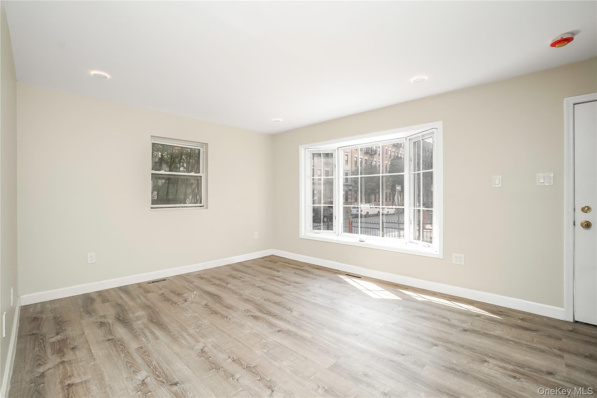 613 Oak Terrace thumbnail 3
