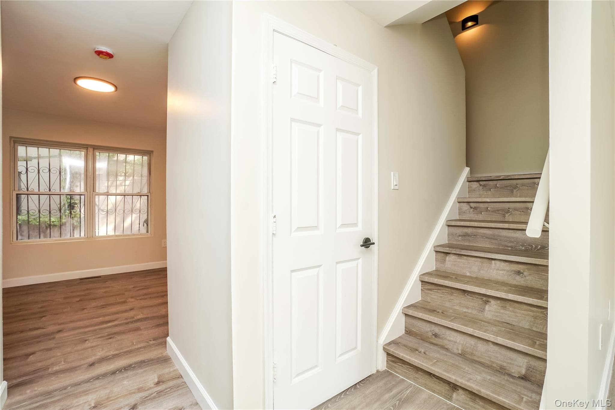 613 Oak Terrace thumbnail 4
