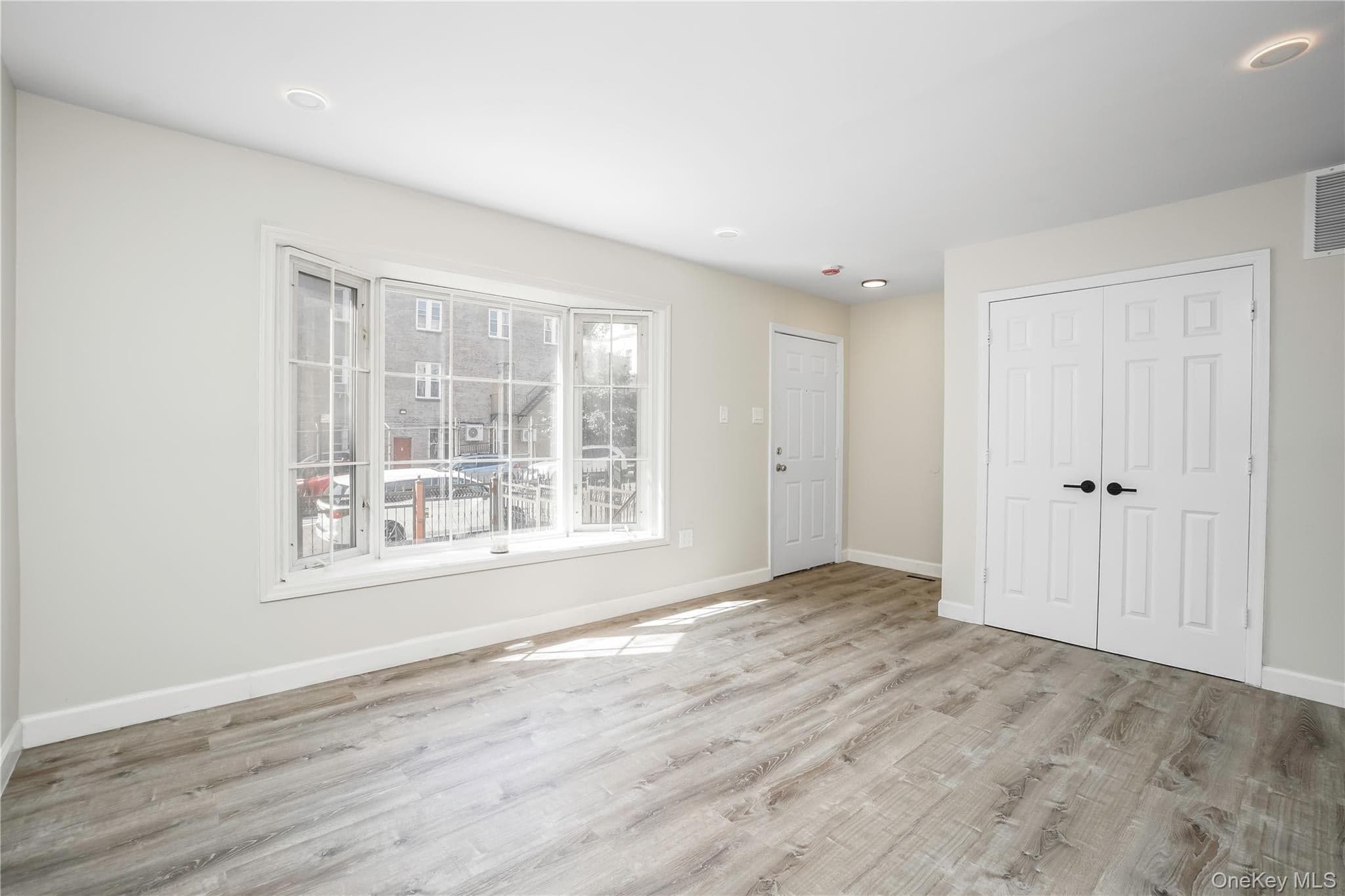 613 Oak Terrace thumbnail 2