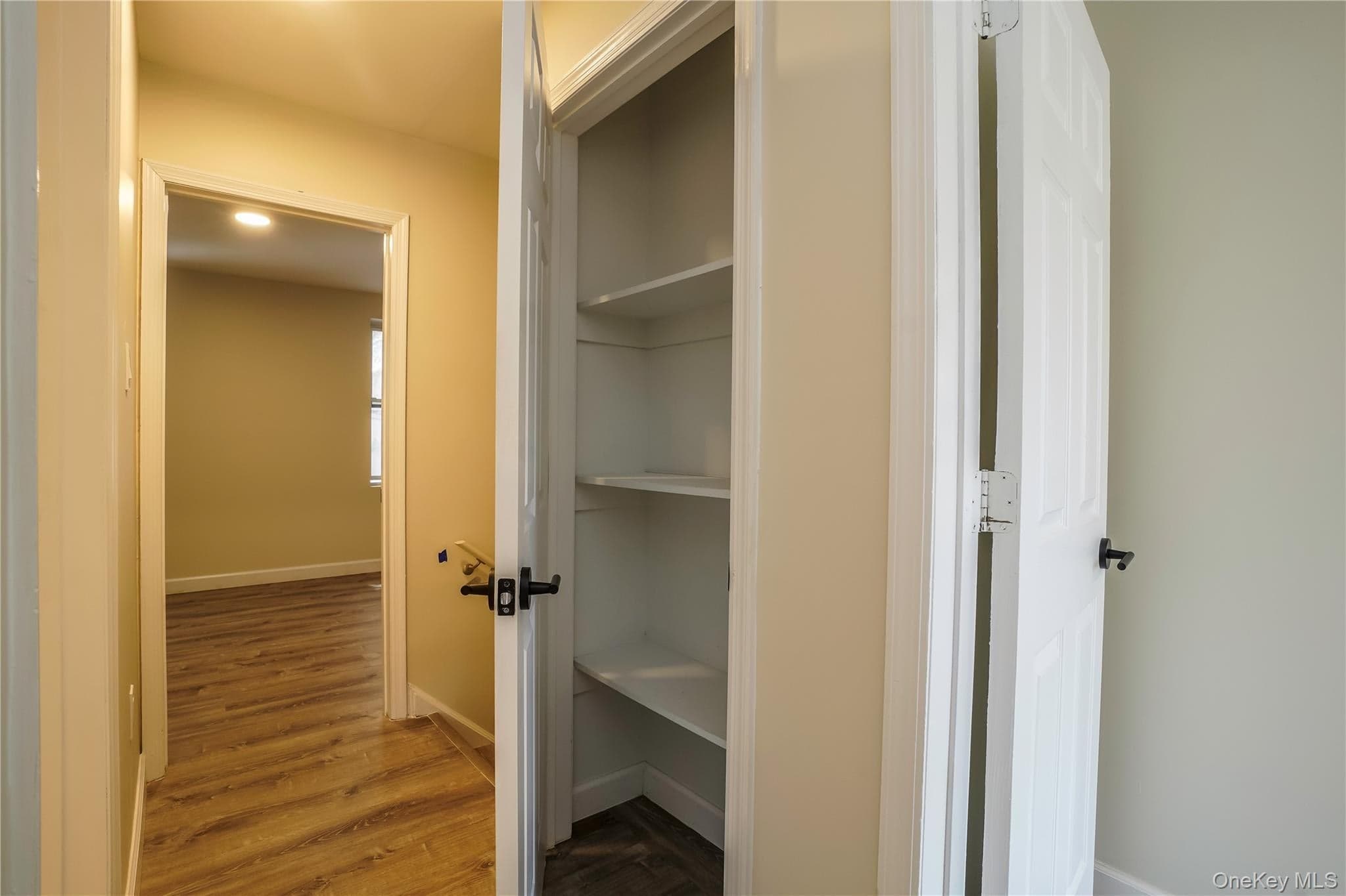 613 Oak Terrace thumbnail 11