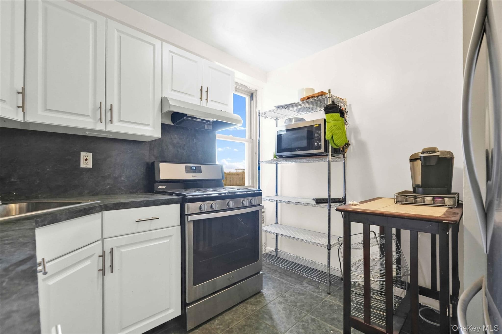 6120 Grand Central Parkway Unit: B605 thumbnail 9
