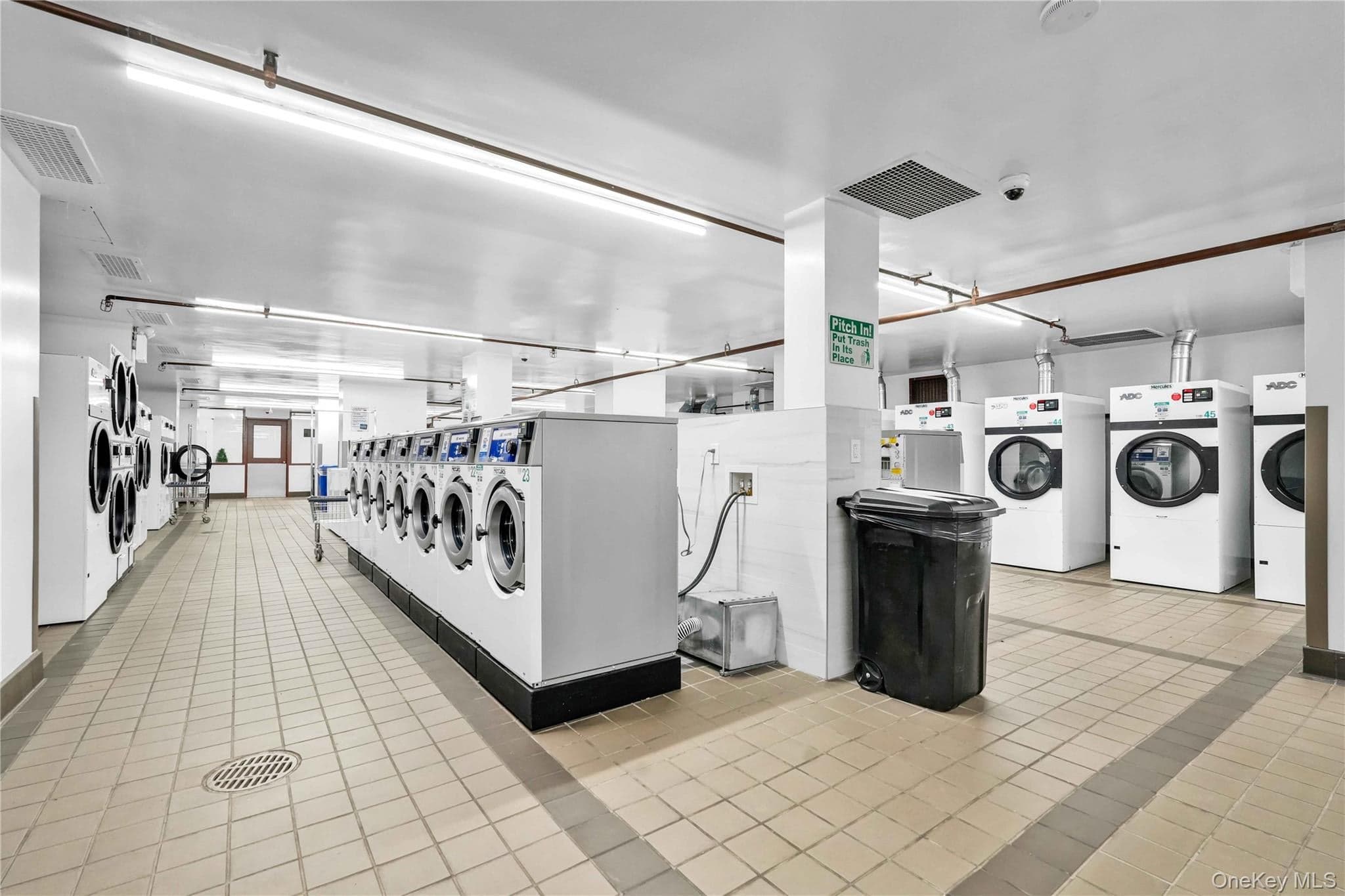6120 Grand Central Parkway Unit: B605 thumbnail 24