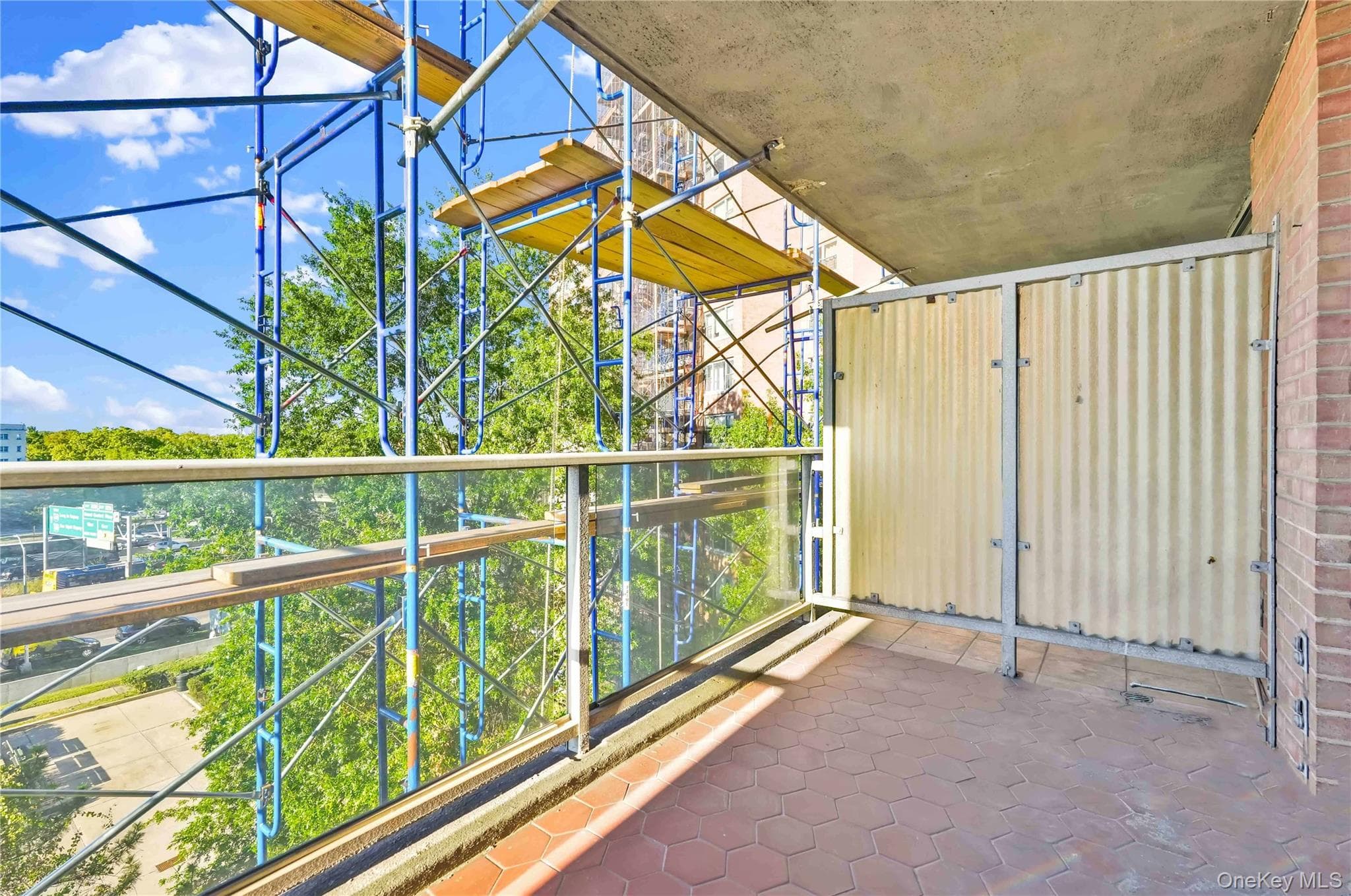 6120 Grand Central Parkway Unit: B605 thumbnail 19