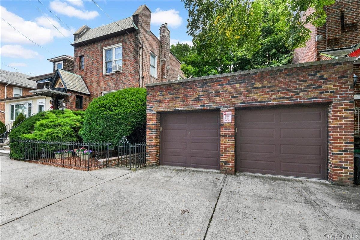 2544 Lurting Avenue thumbnail 3