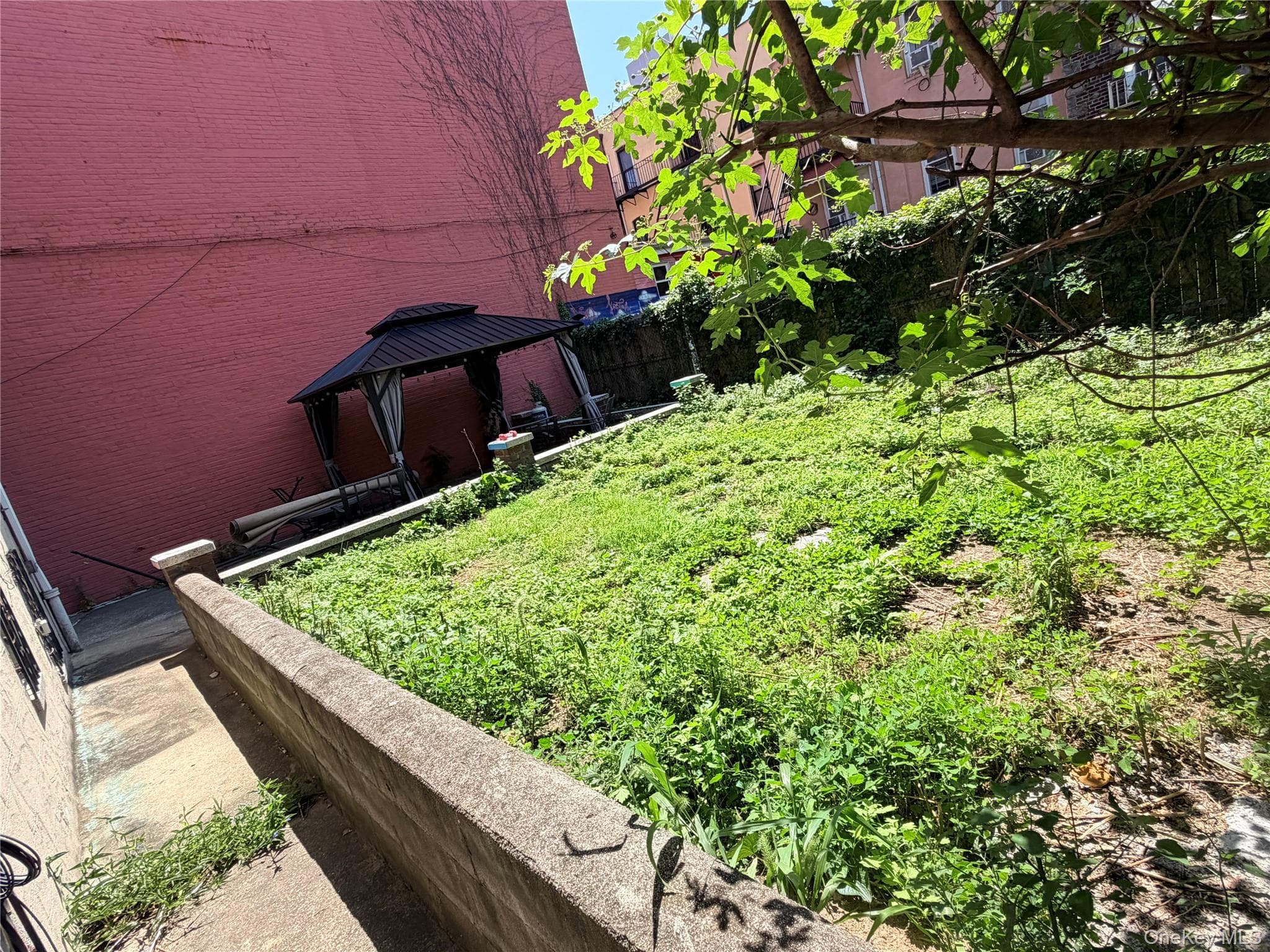 1849 White Plains Road thumbnail 29