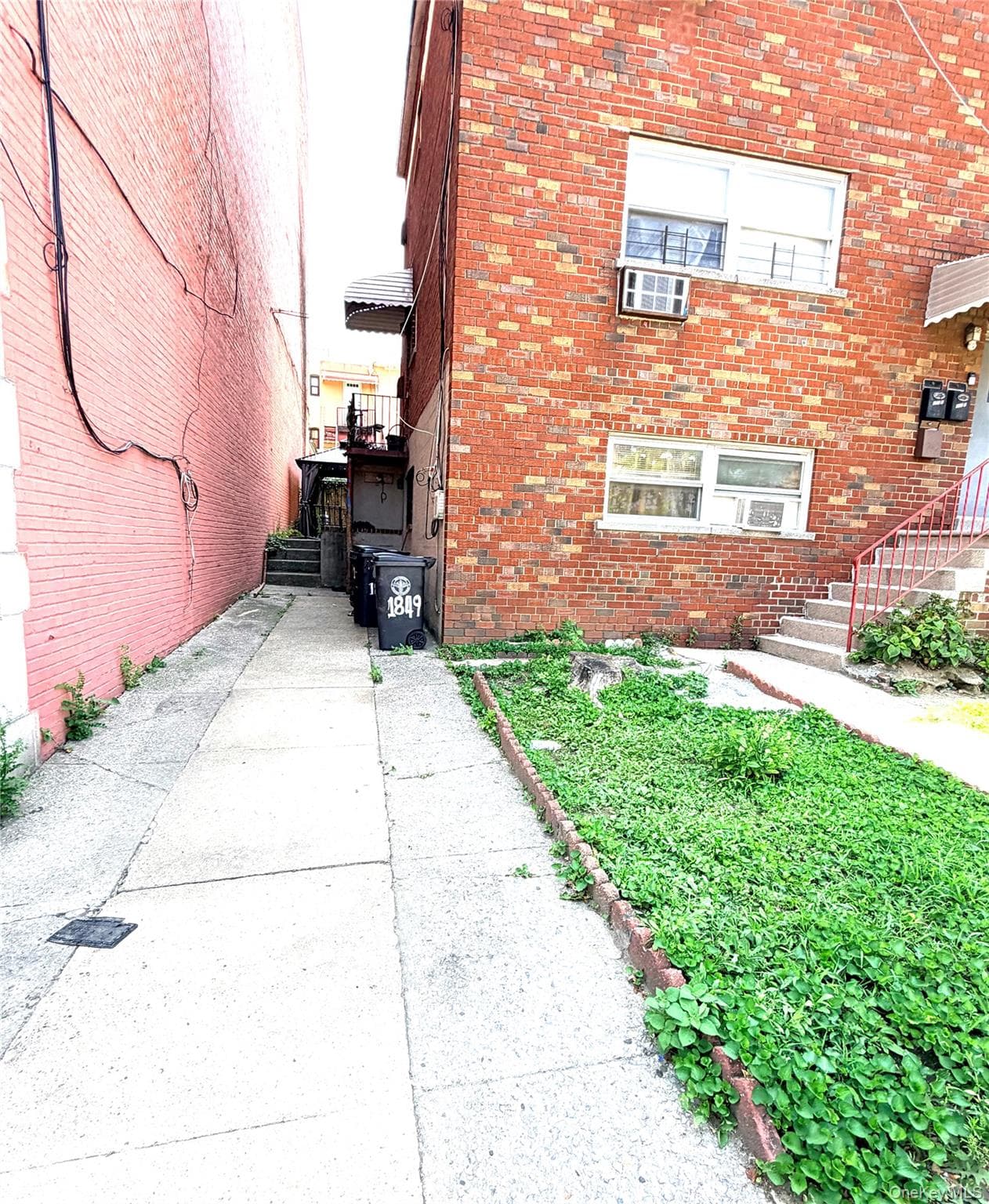1849 White Plains Road thumbnail 3