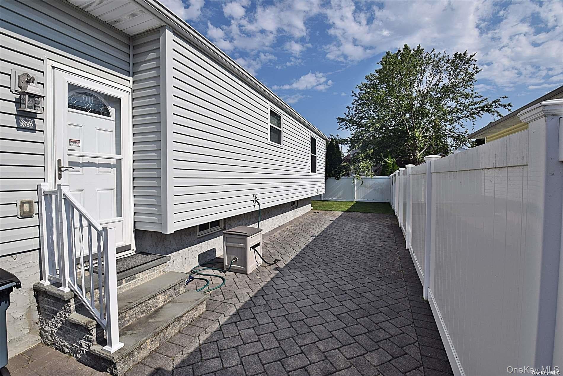 203 Chelsea Avenue thumbnail 23