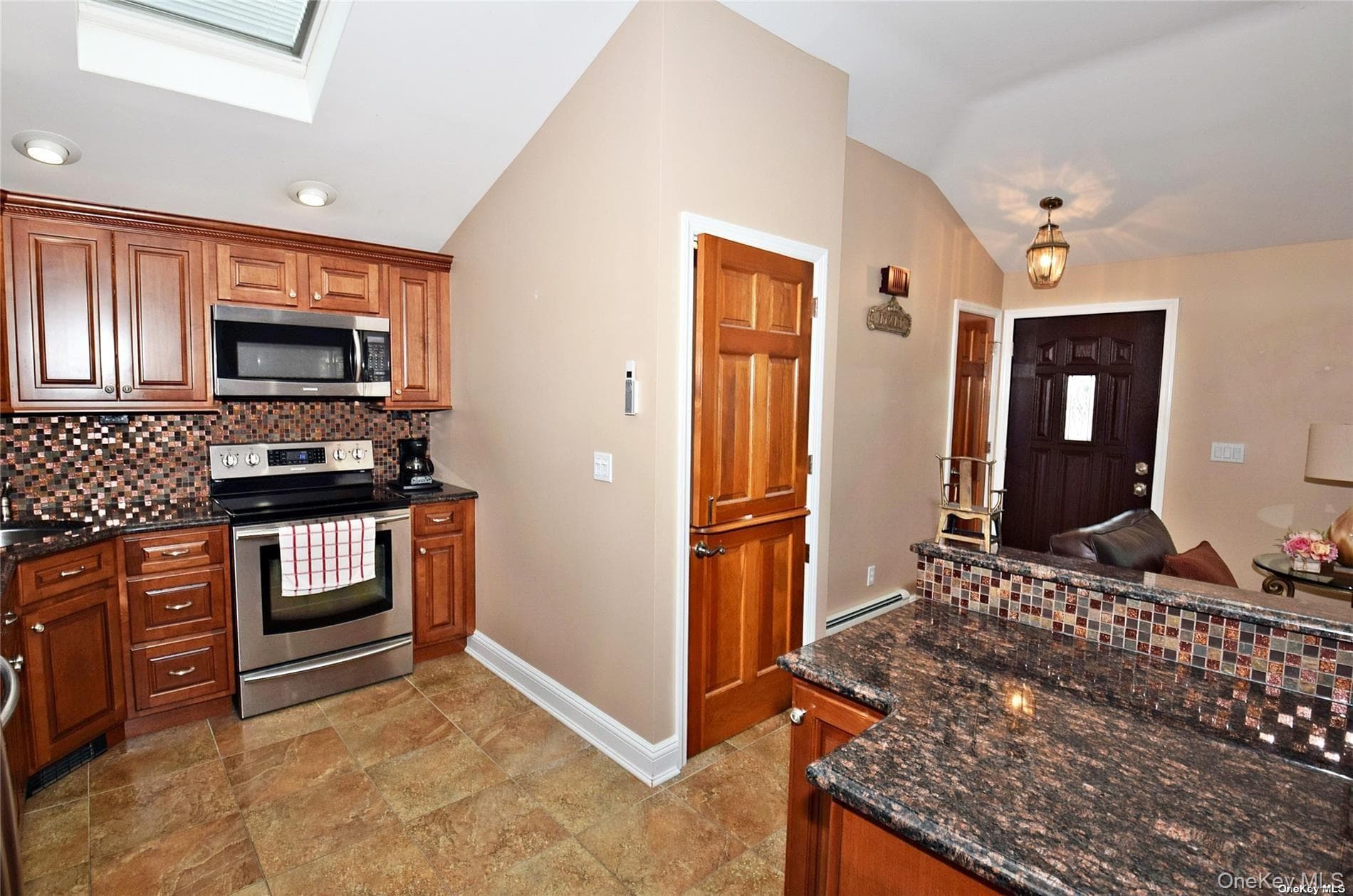203 Chelsea Avenue thumbnail 4