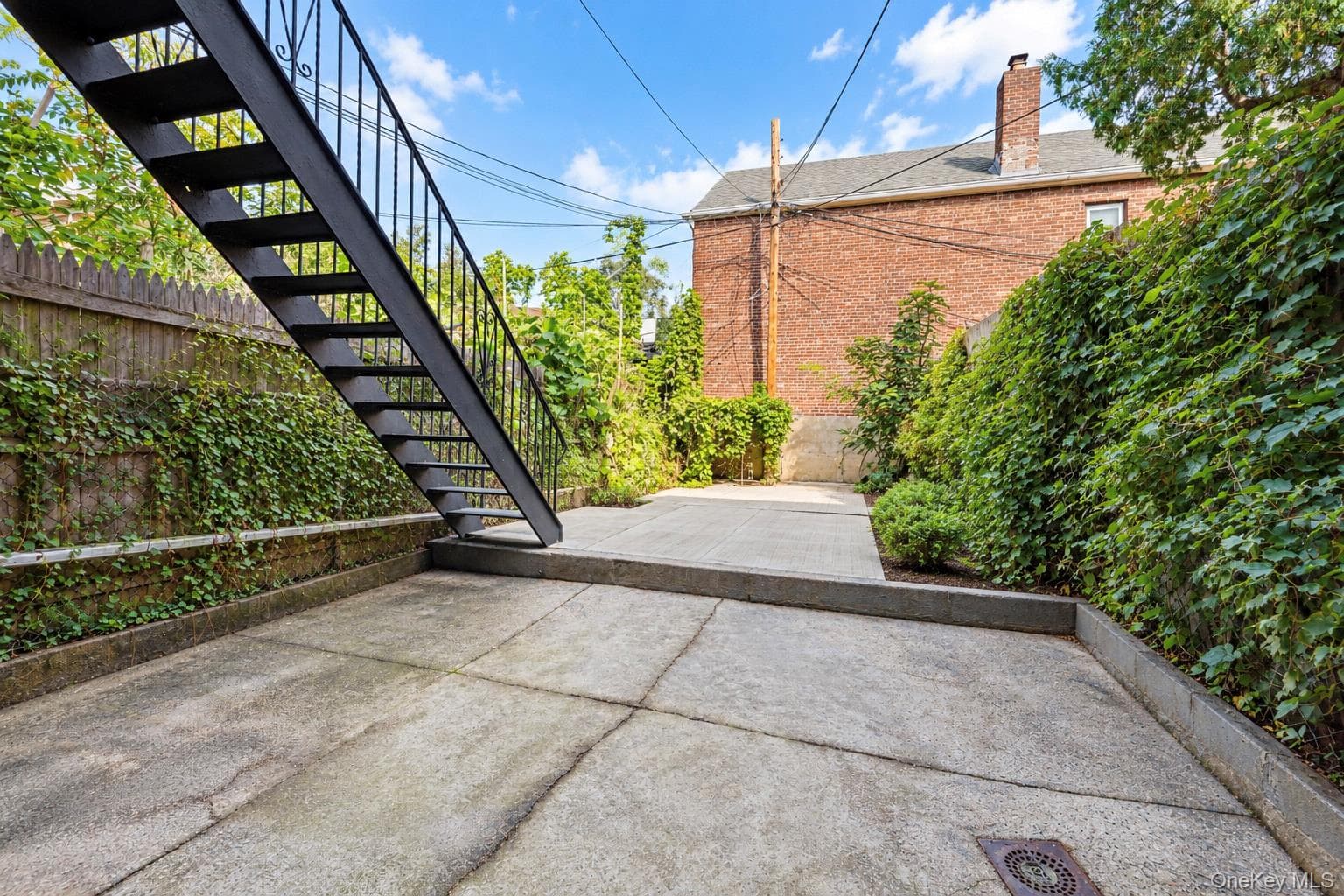 1855 Gleason Avenue thumbnail 11