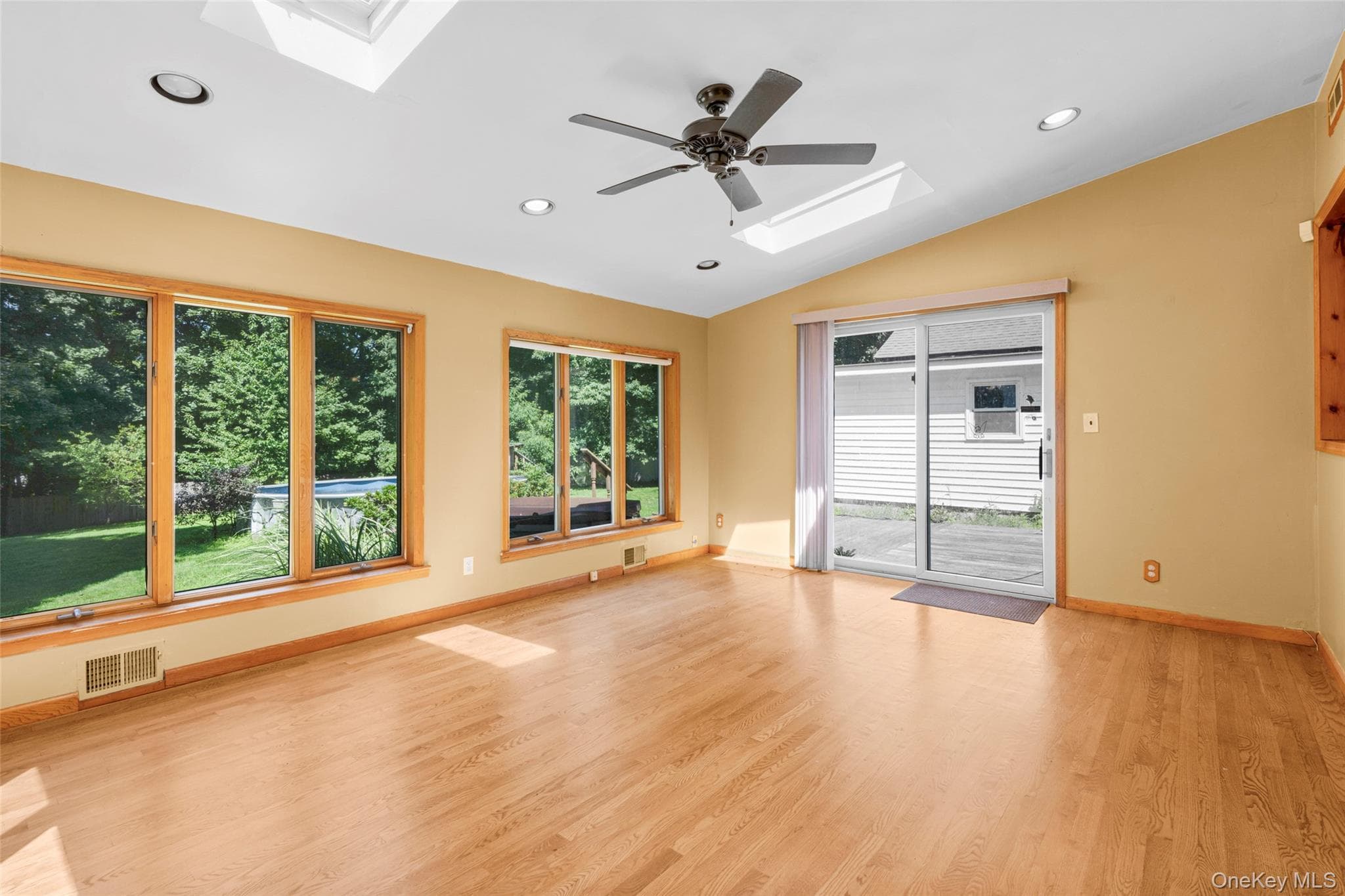 208 Woodhampton Drive thumbnail 11