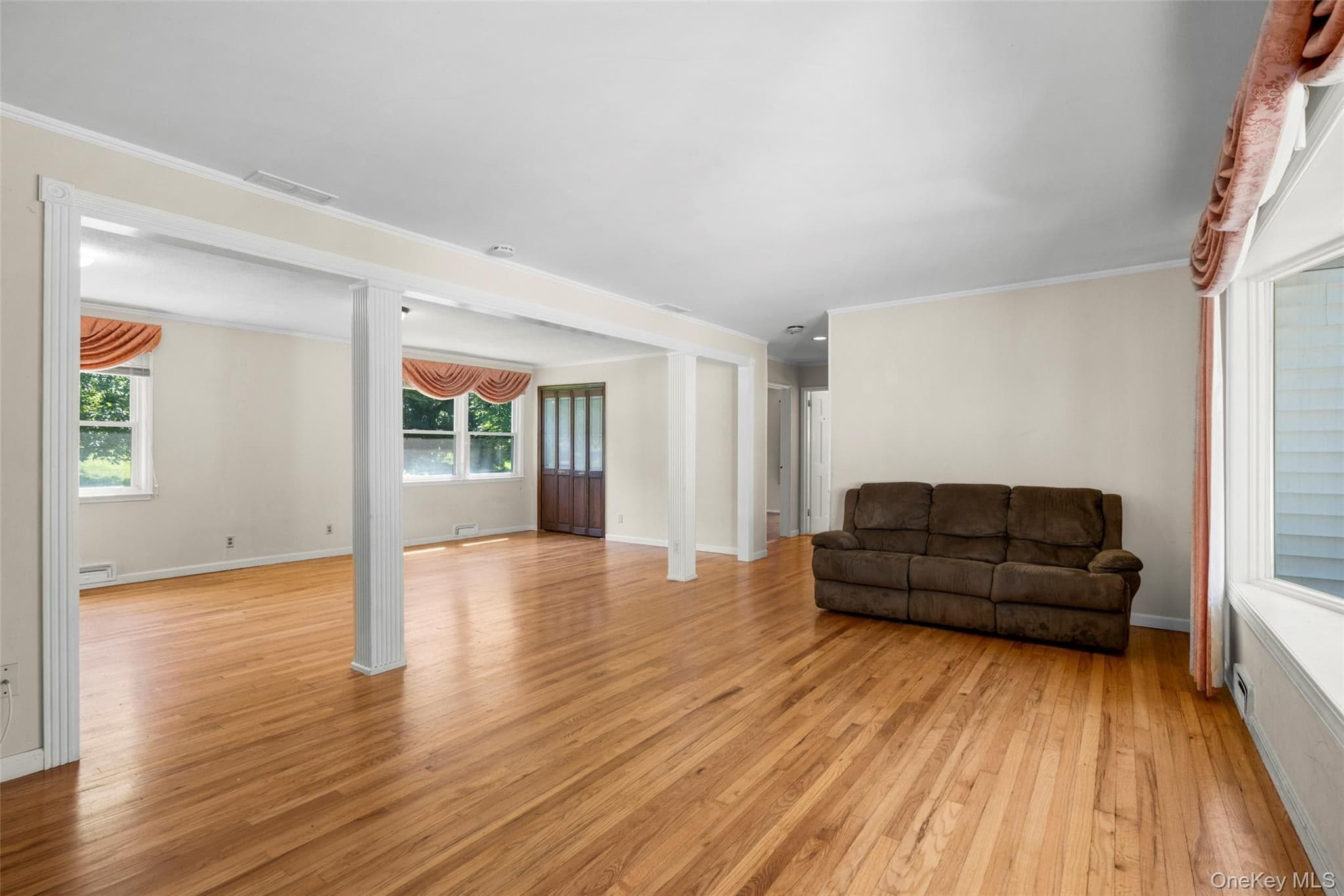 208 Woodhampton Drive thumbnail 3