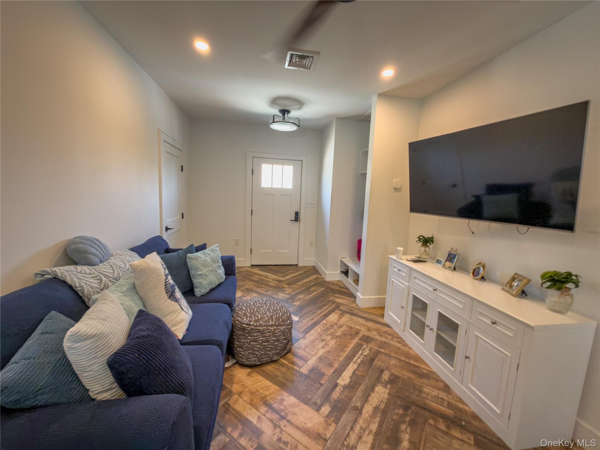 723 W Olive Street thumbnail 6