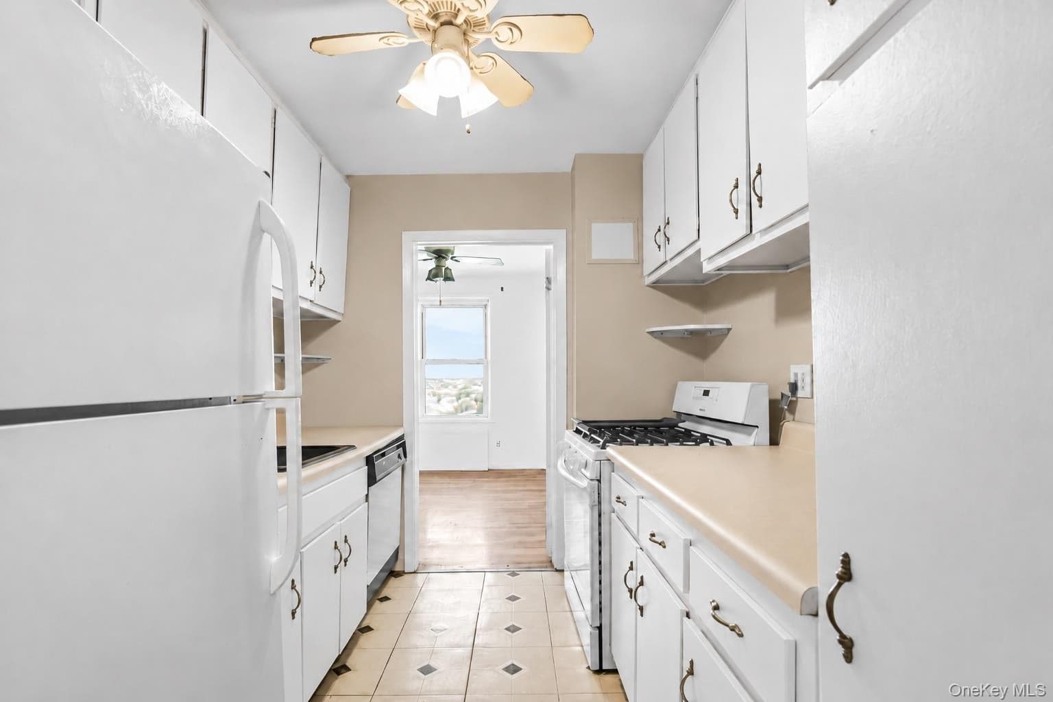 855 E Broadway Unit: 6H thumbnail 11