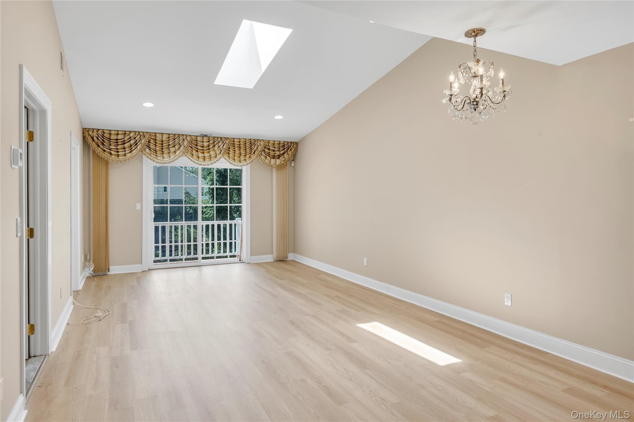 1118 Savoy Drive thumbnail 2